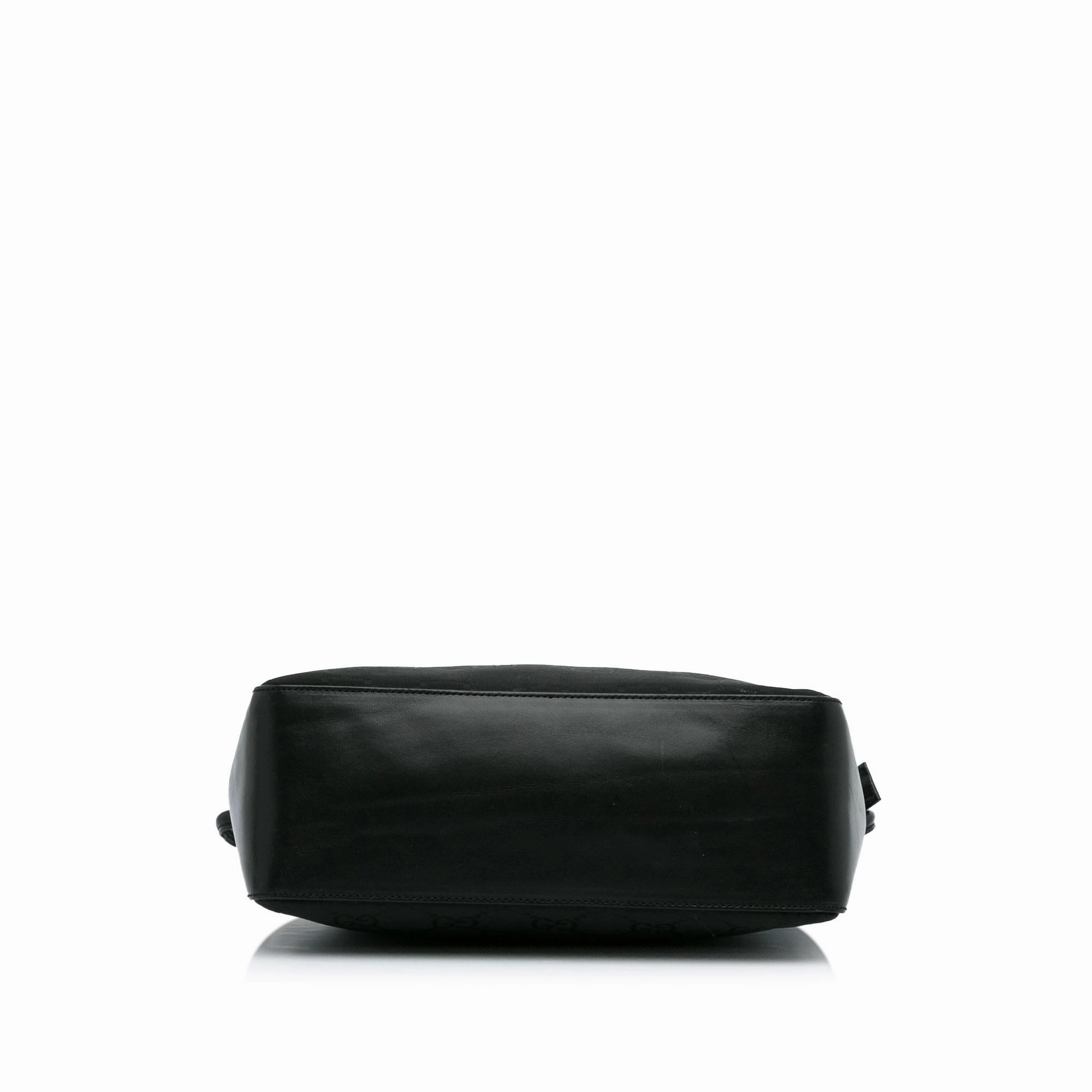 Gucci GG Canvas Shoulder Bag (SHG-AwkmcQ)