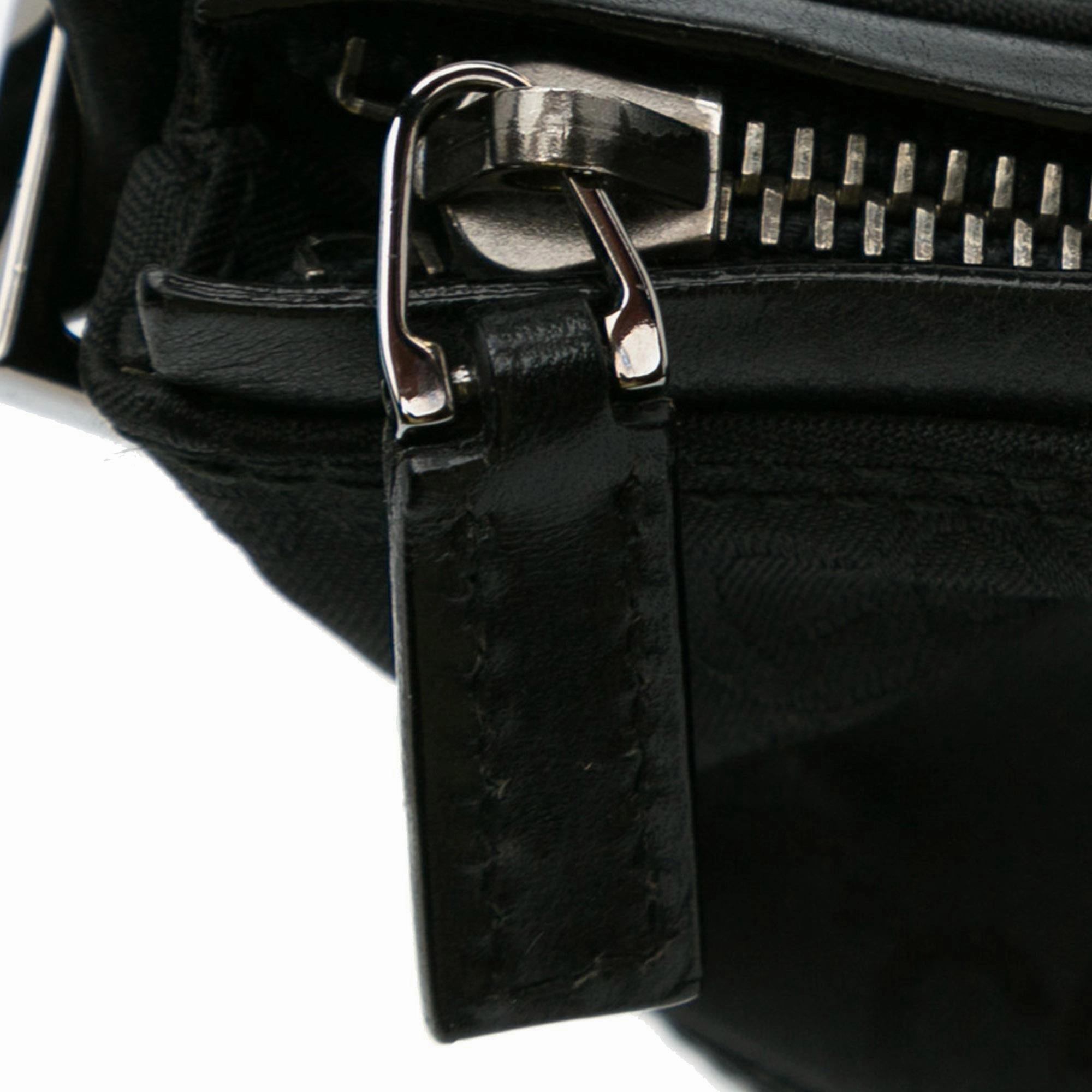 Gucci GG Canvas Shoulder Bag (SHG-AwkmcQ)
