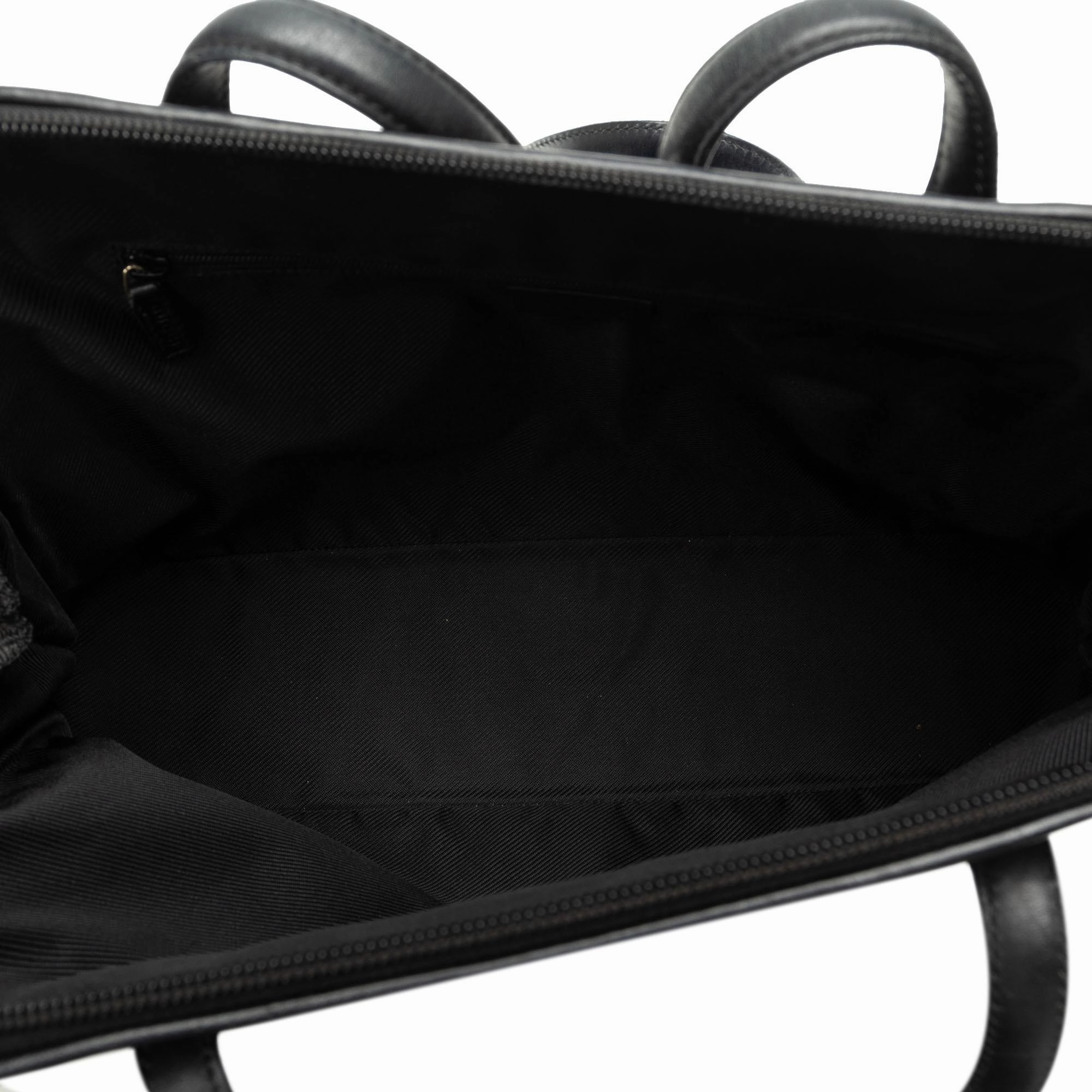 Gucci GG Canvas Shoulder Bag (SHG-MXqSuX)