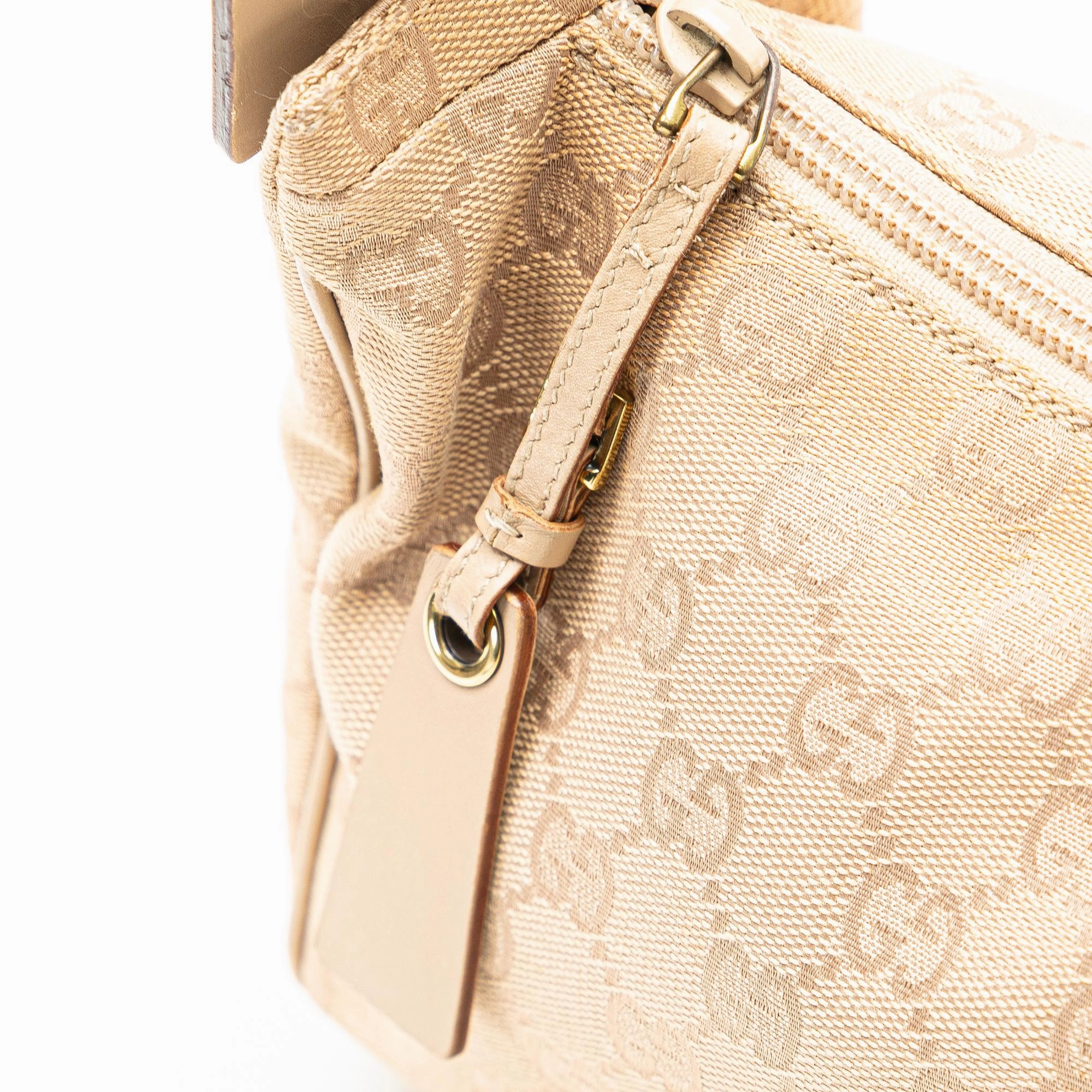Gucci GG Canvas Shoulder Bag (SHG-pGVXwe)