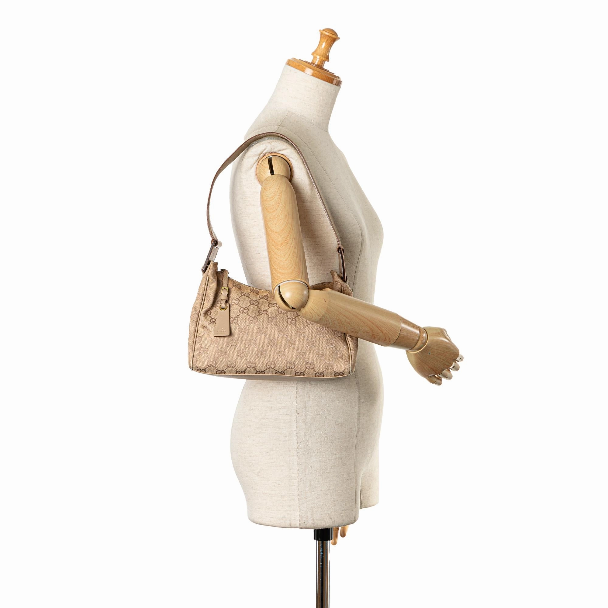 Gucci GG Canvas Shoulder Bag (SHG-pGVXwe)
