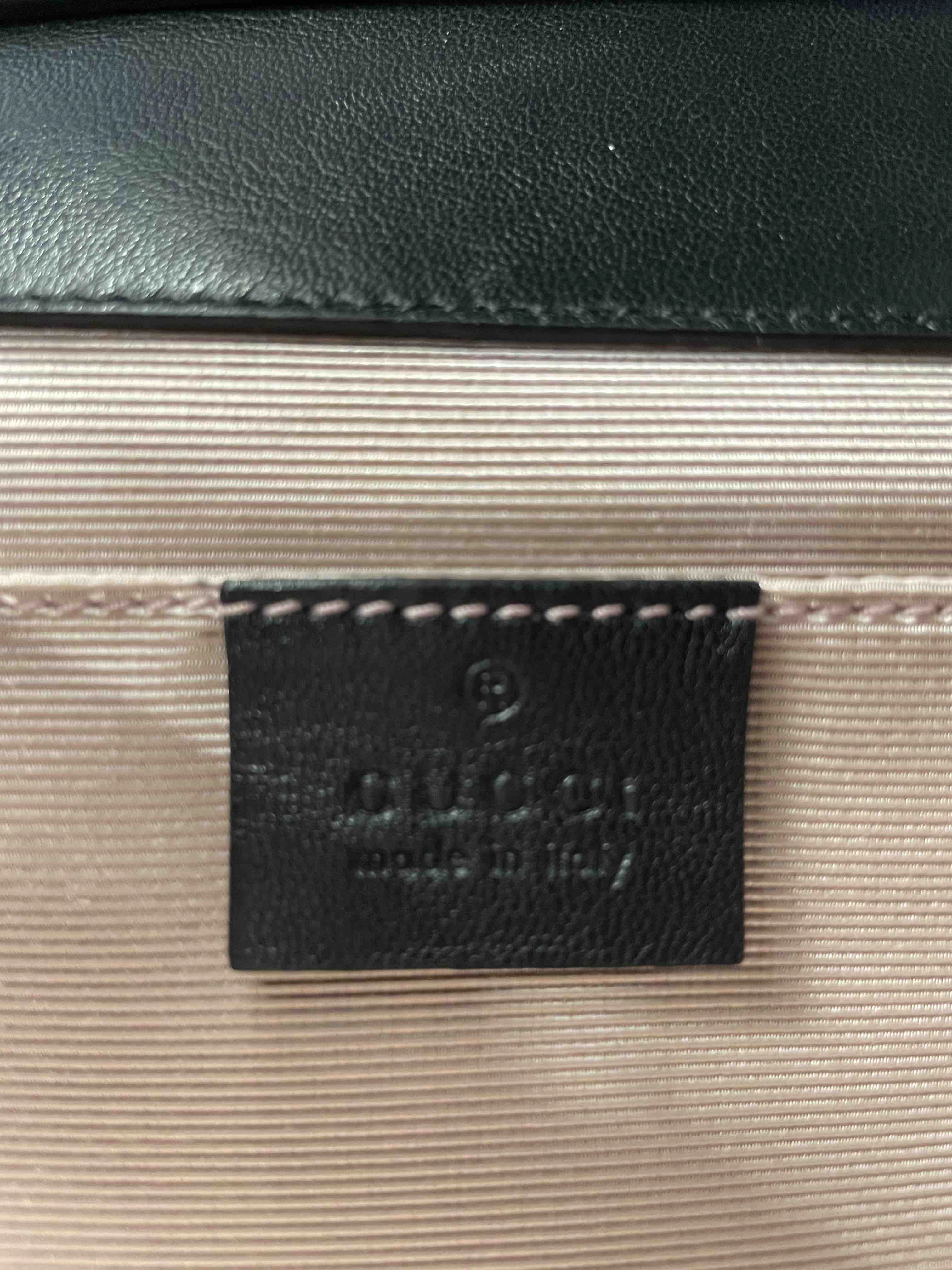 Gucci GG Logo Flap Shoulder Bag JY88688000 Black Leather