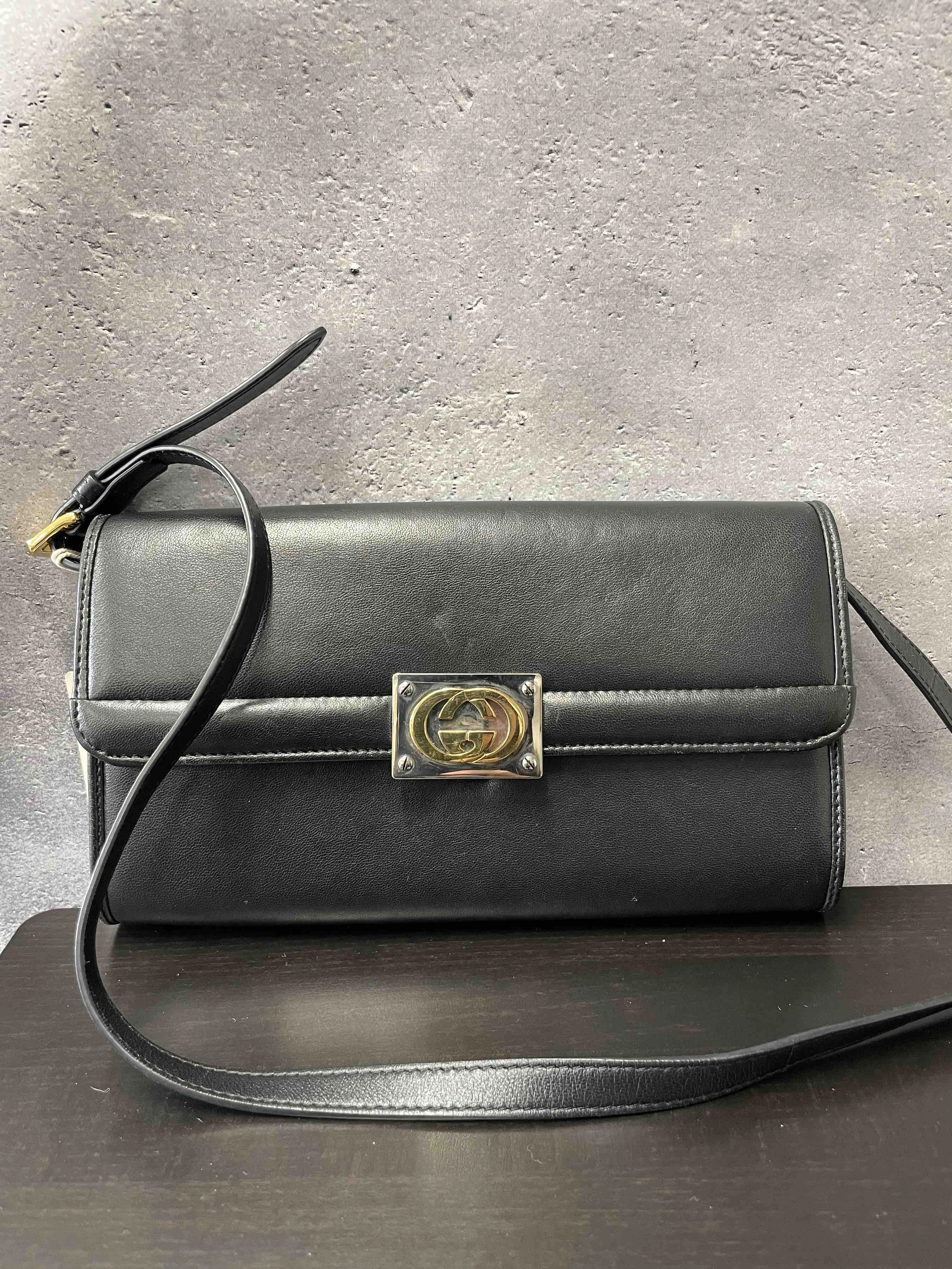 Gucci GG Logo Flap Shoulder Bag JY88688000 Black Leather