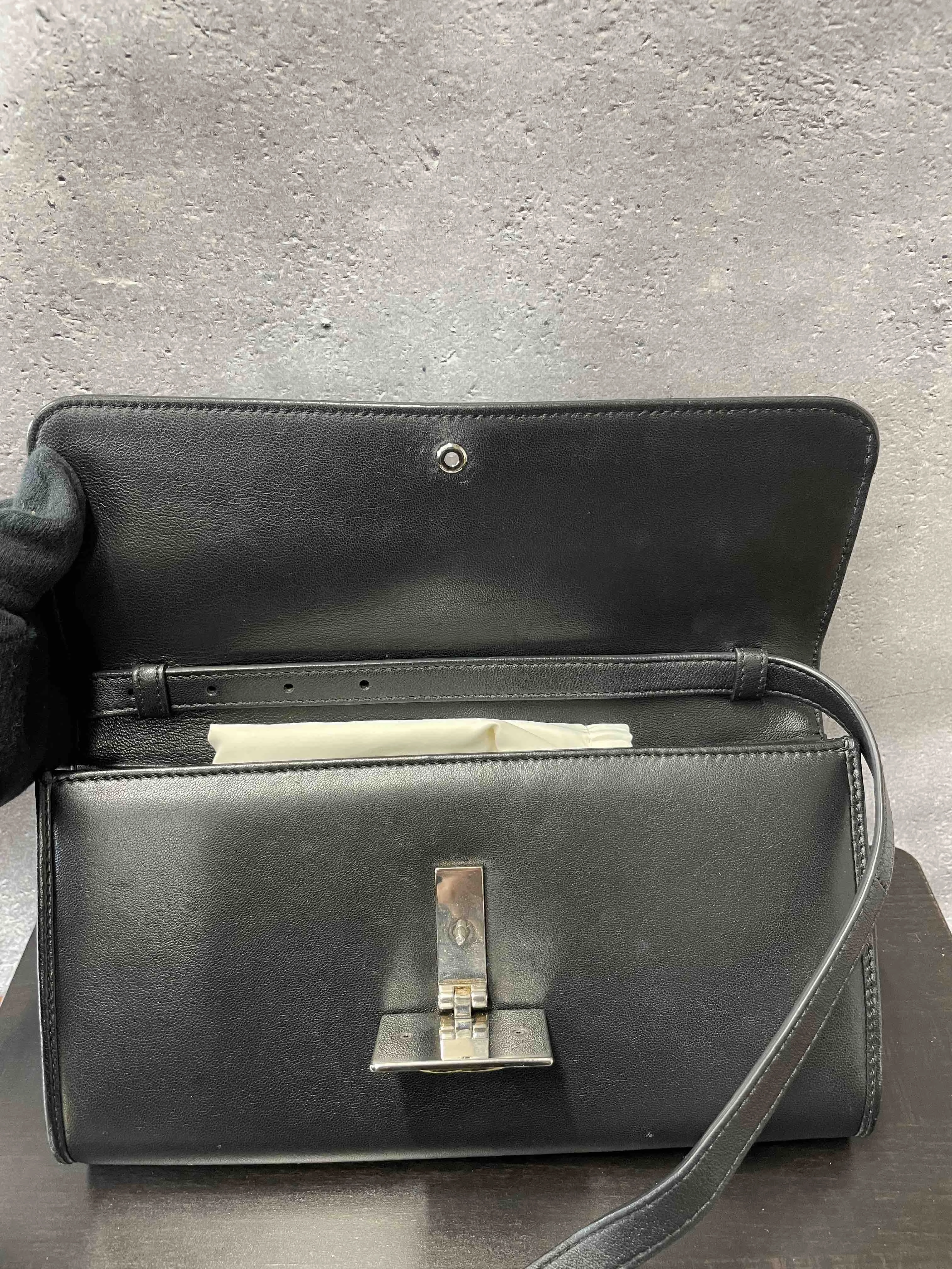 Gucci GG Logo Flap Shoulder Bag JY88688000 Black Leather