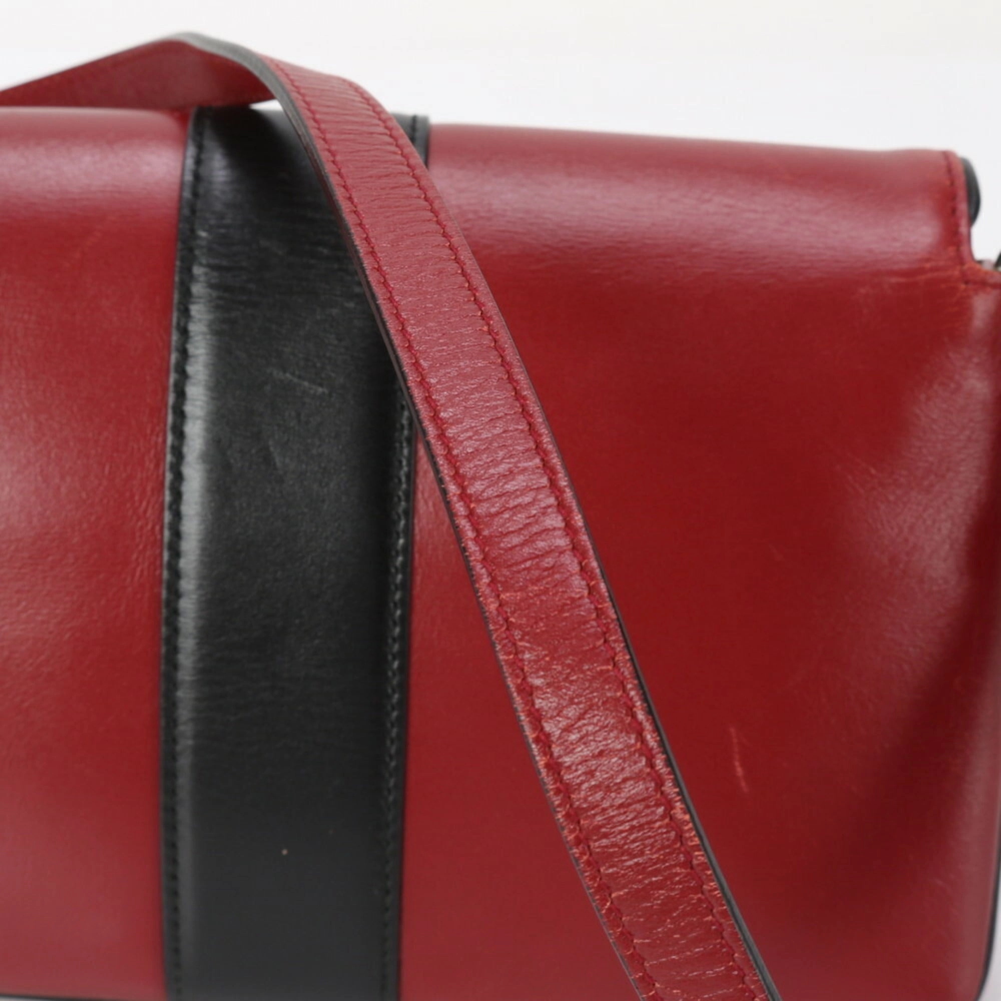 Gucci Gg Marmont  Leather Shoulder Bag (Pre-Owned)