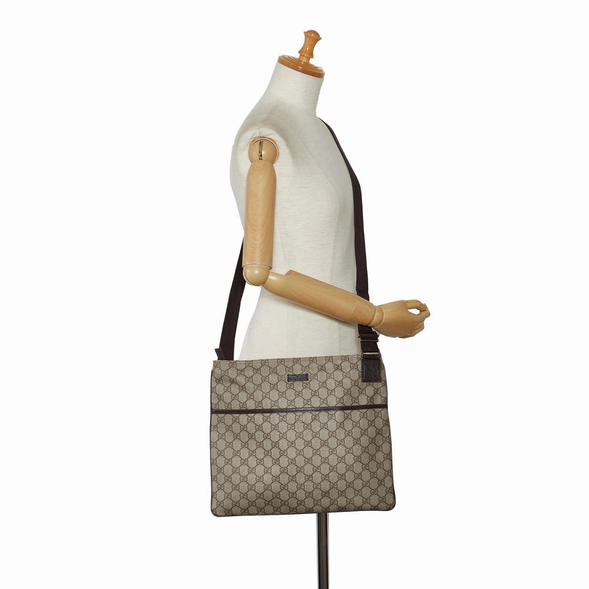 Gucci GG Supreme Crossbody Bag (SHG-P35zbi)