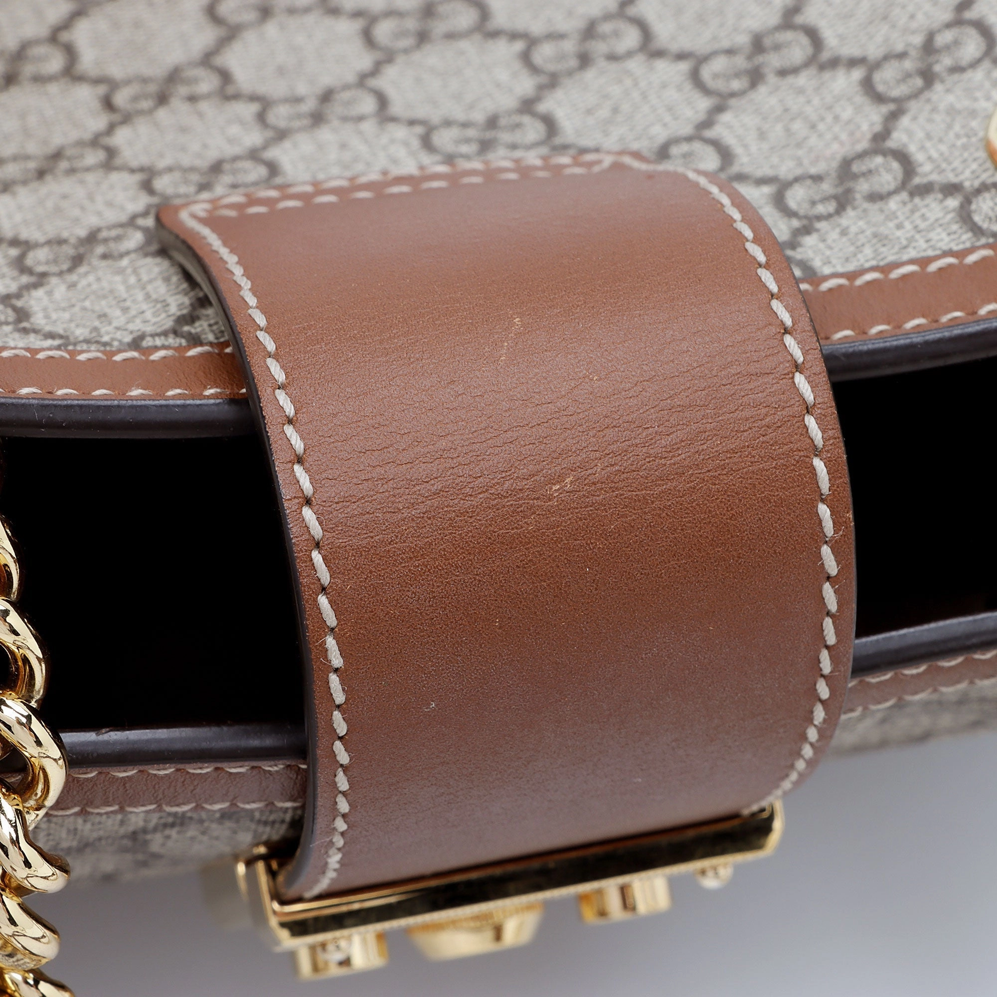 Gucci GG Supreme Padlock Chain Small Shoulder Bag (SHF-Z3zmfK)