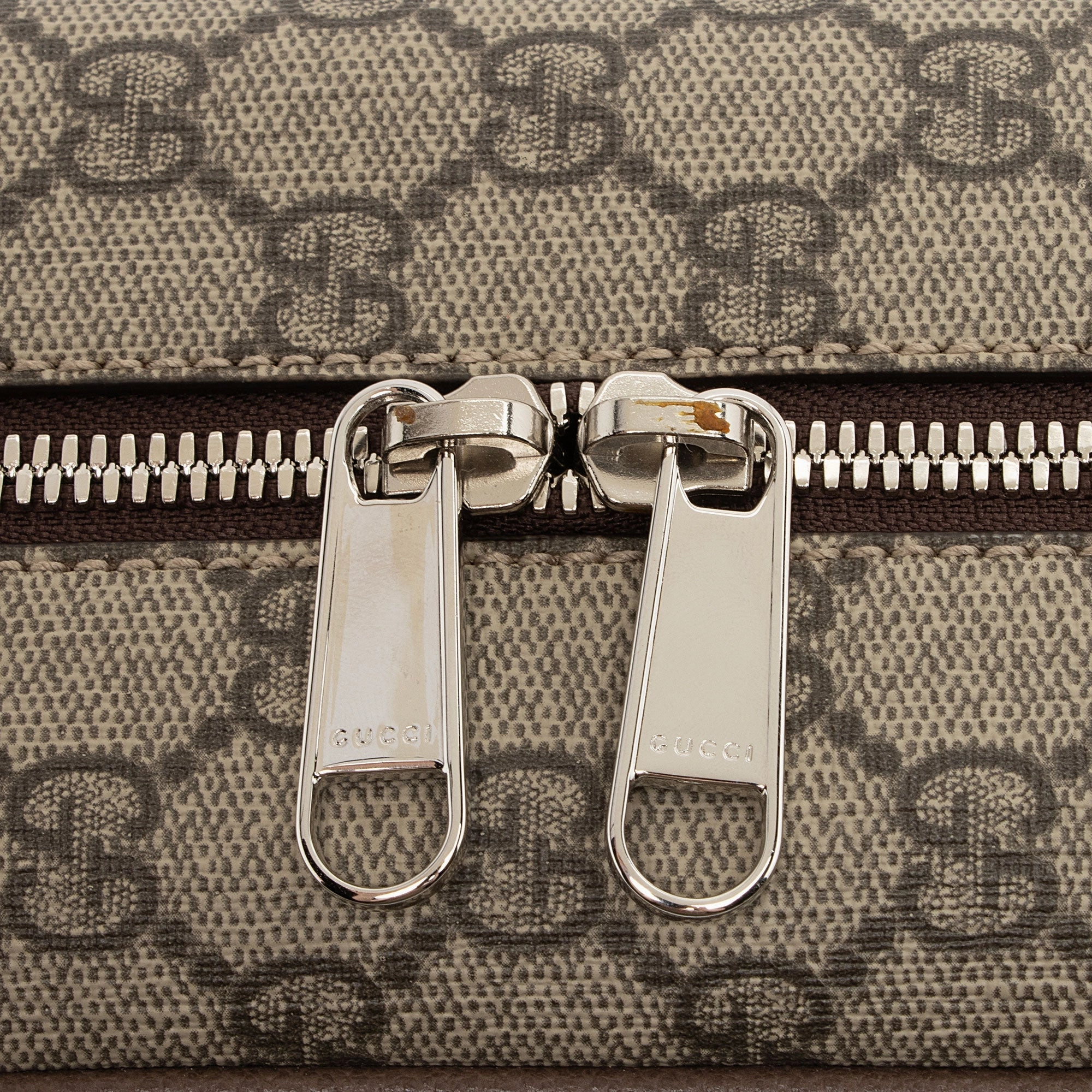 Gucci GG Supreme Square Shoulder Bag (SHF-FRVhxl)