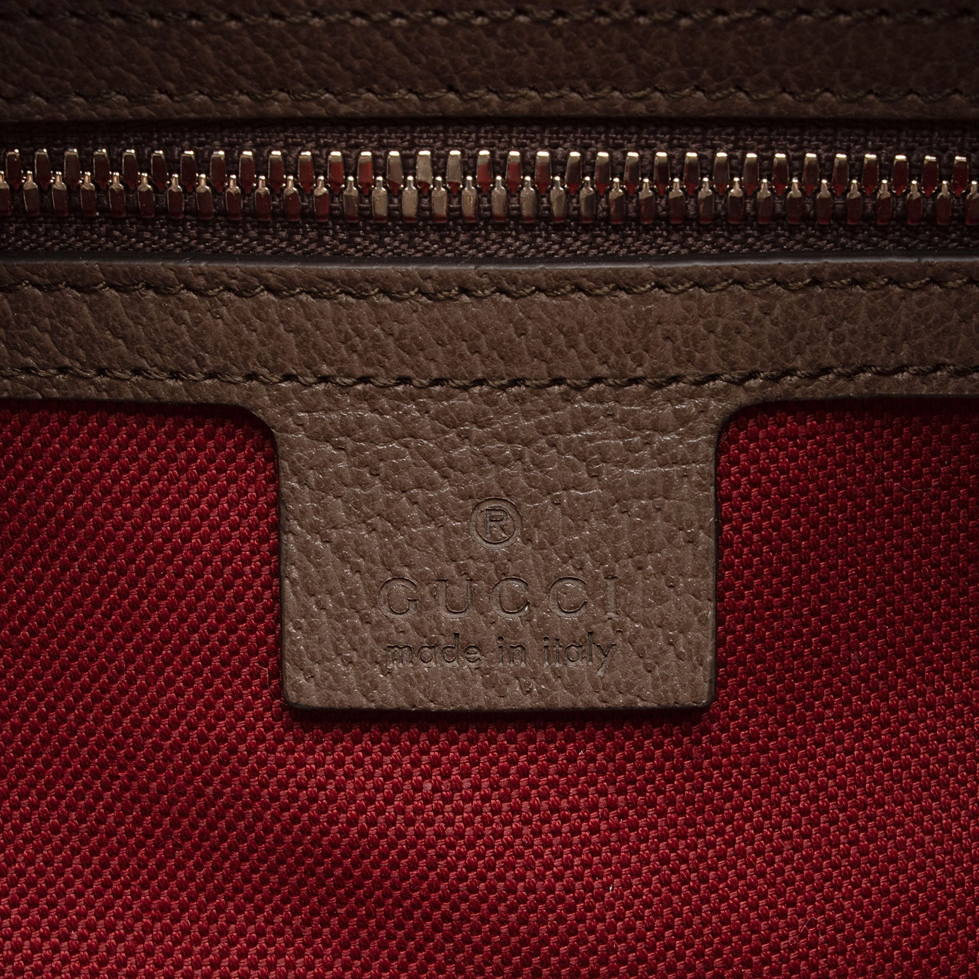 Gucci GG Supreme Square Shoulder Bag (SHF-FRVhxl)