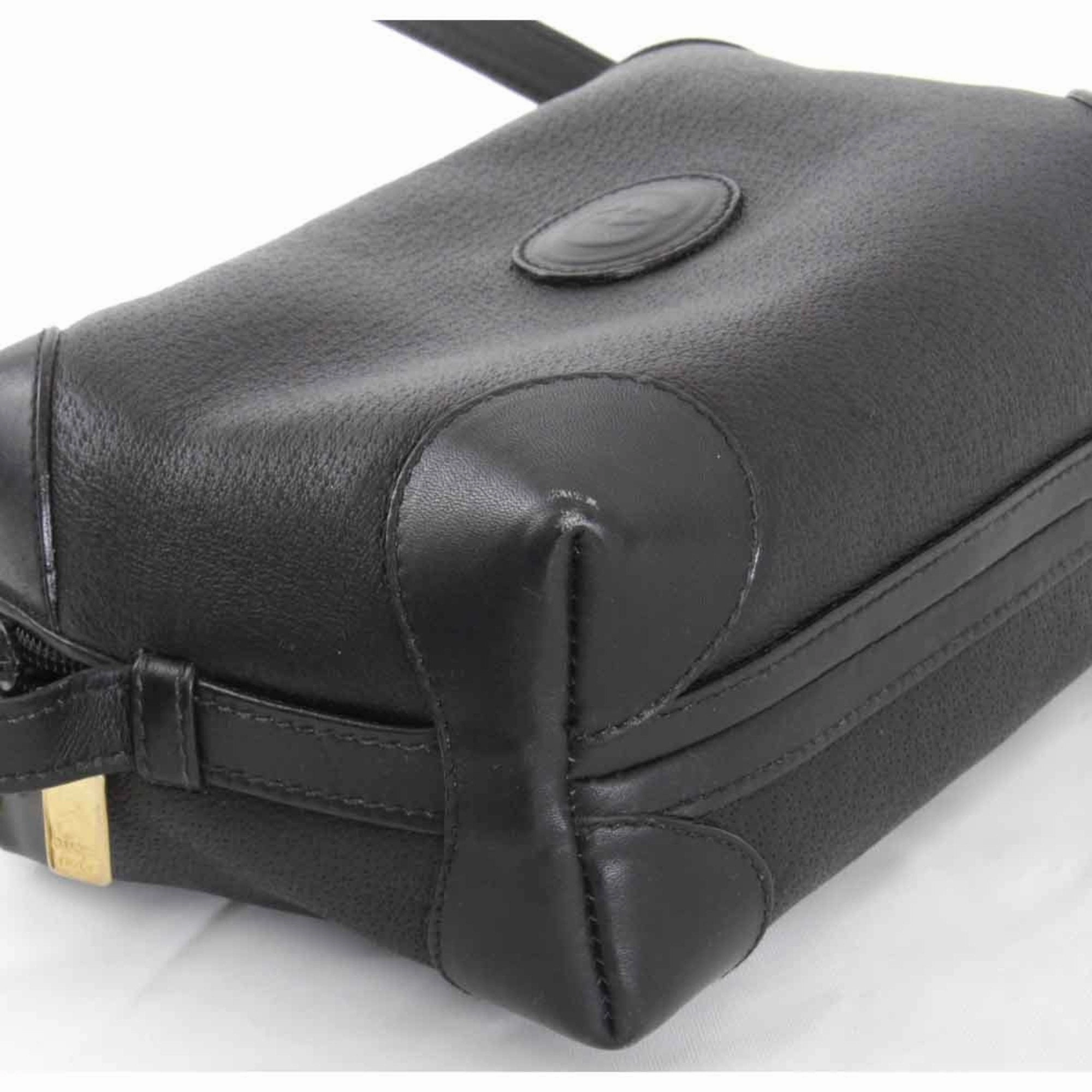Gucci Interlocking G  Leather Shoulder Bag ()