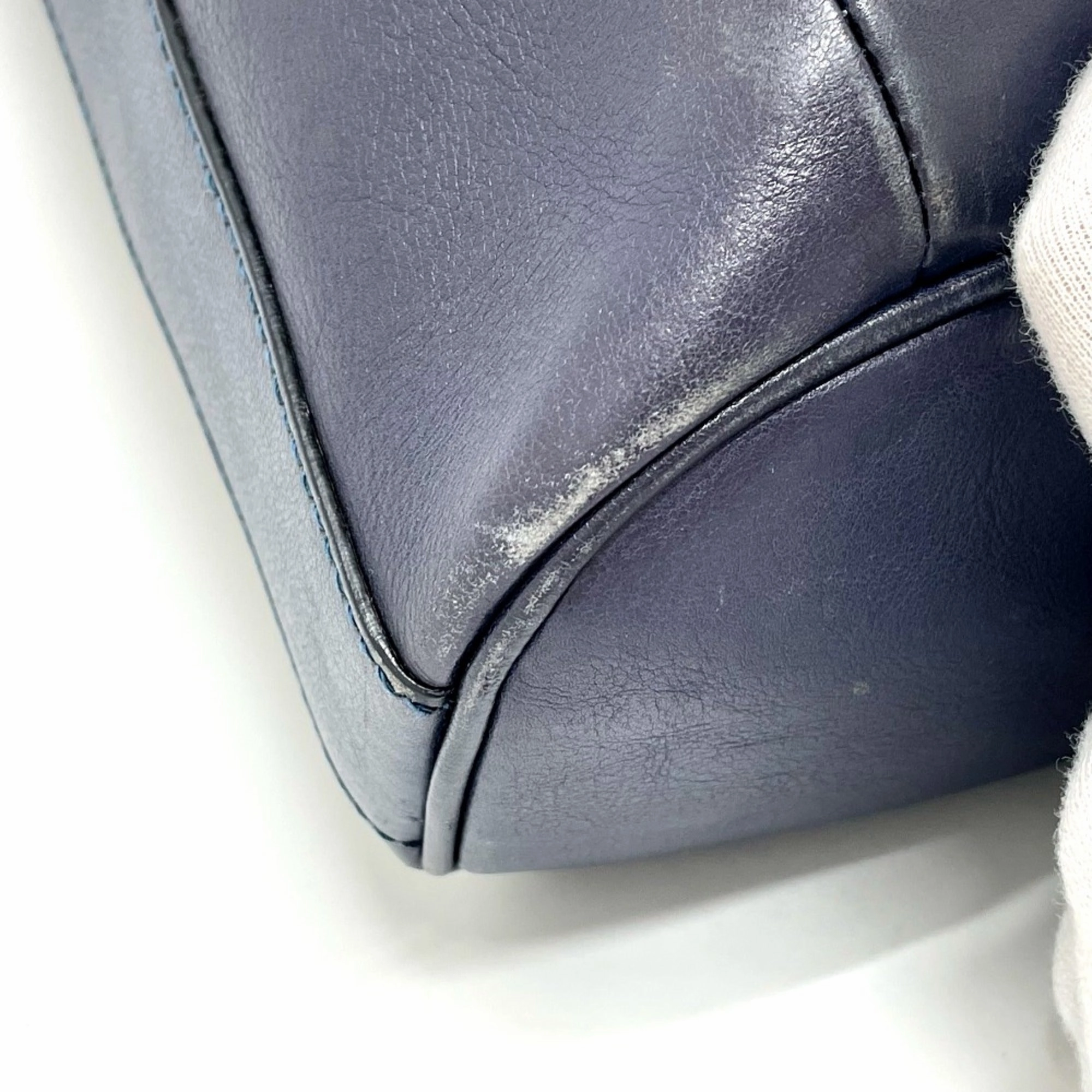 Gucci  Leather Shoulder Bag (Pre-Owned)