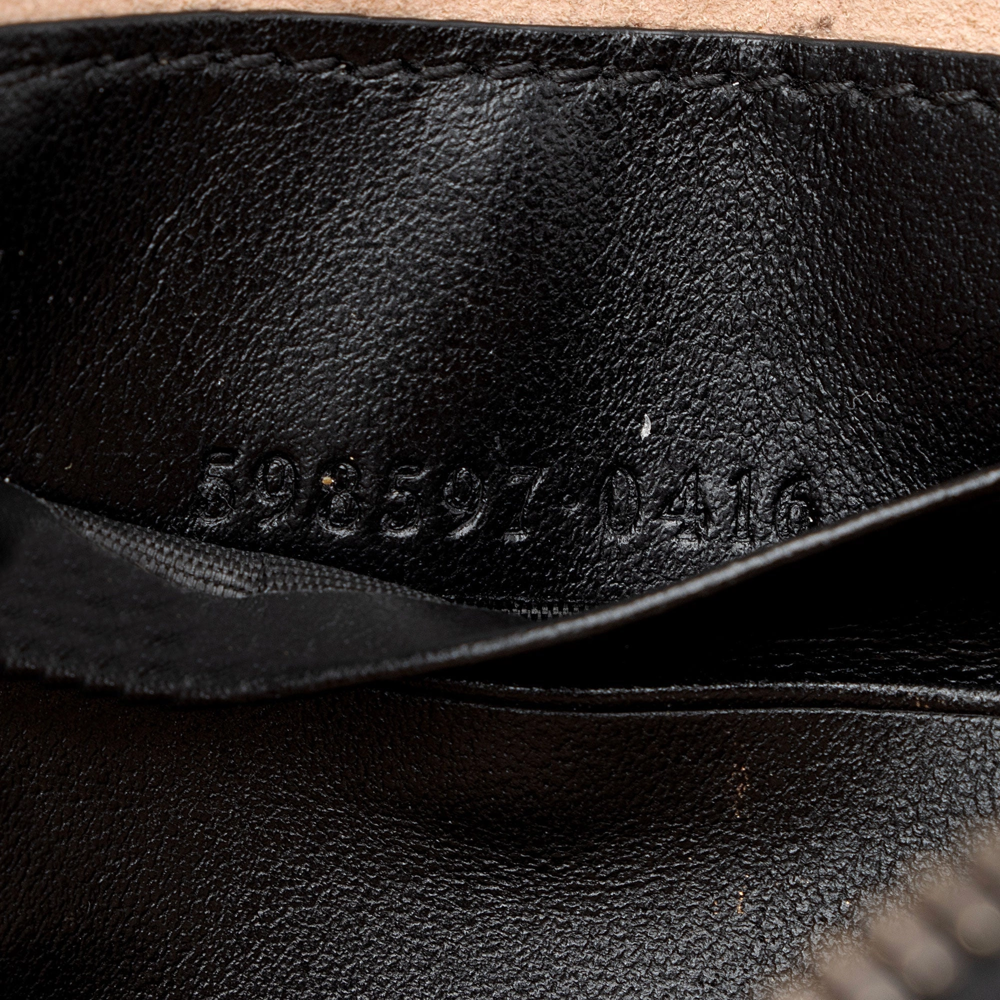Gucci Matelasse Leather GG Marmont Mini Crossbody Bag (SHF-2UTE9c)
