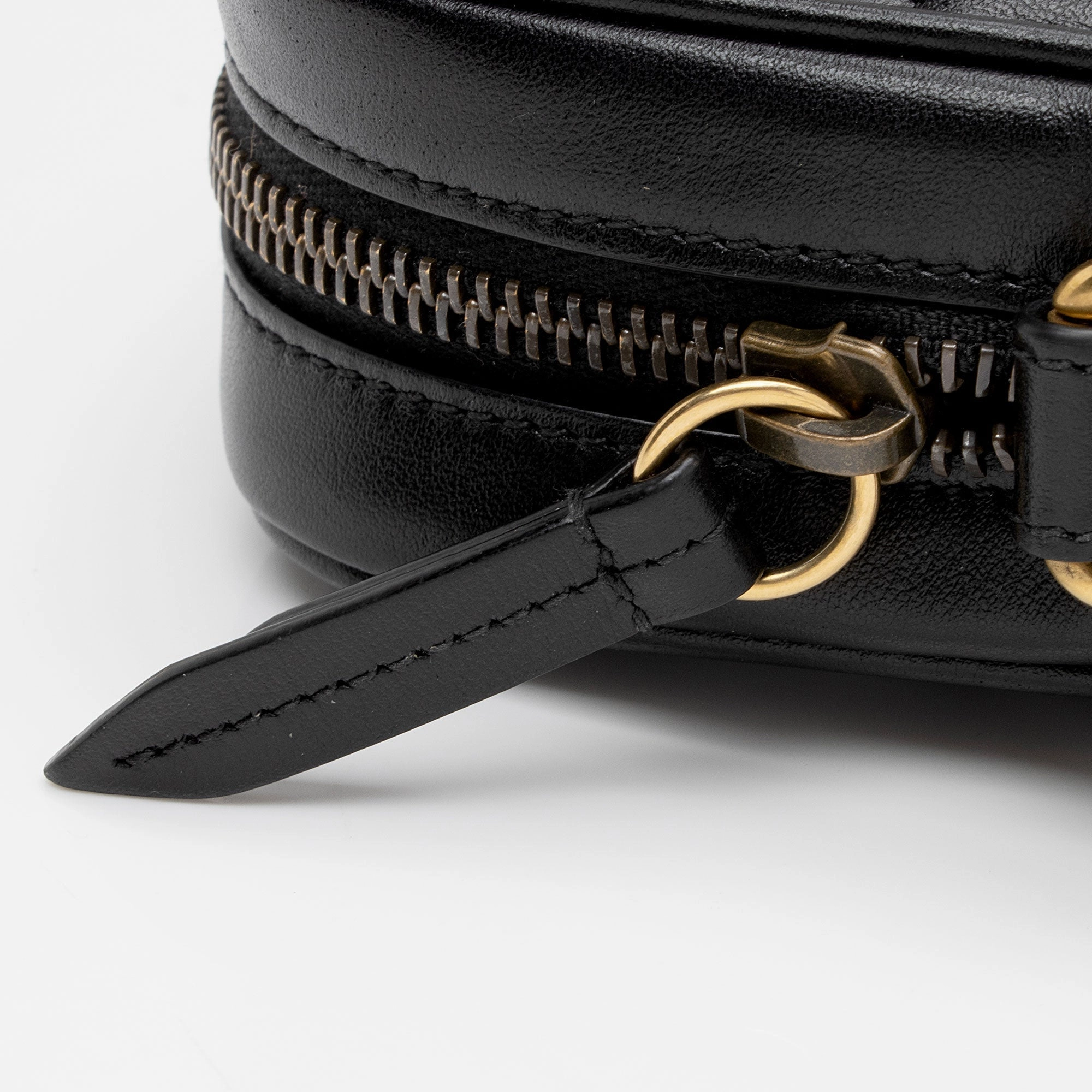 Gucci Matelasse Leather GG Marmont Mini Crossbody Bag (SHF-2UTE9c)