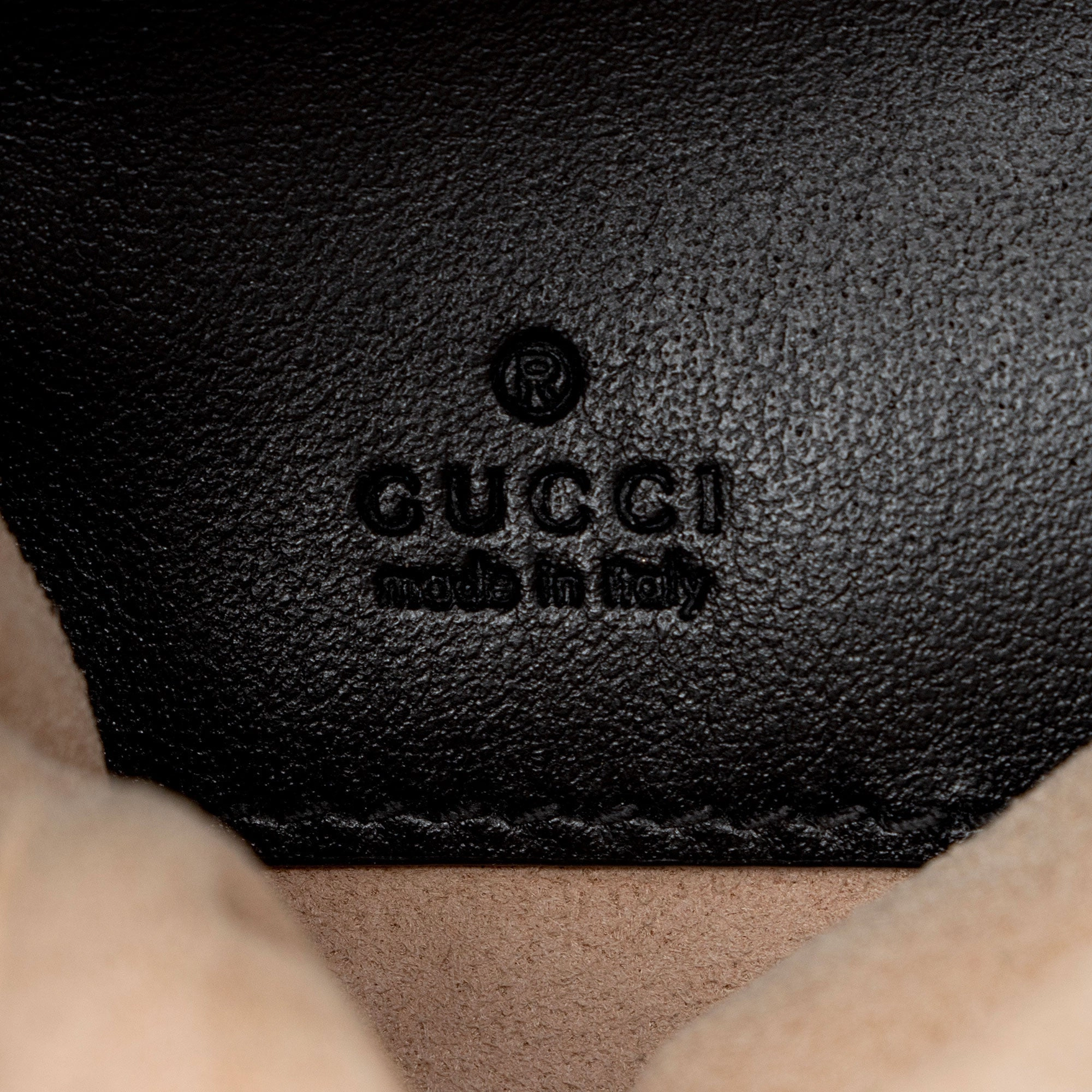 Gucci Matelasse Leather GG Marmont Mini Crossbody Bag (SHF-2UTE9c)