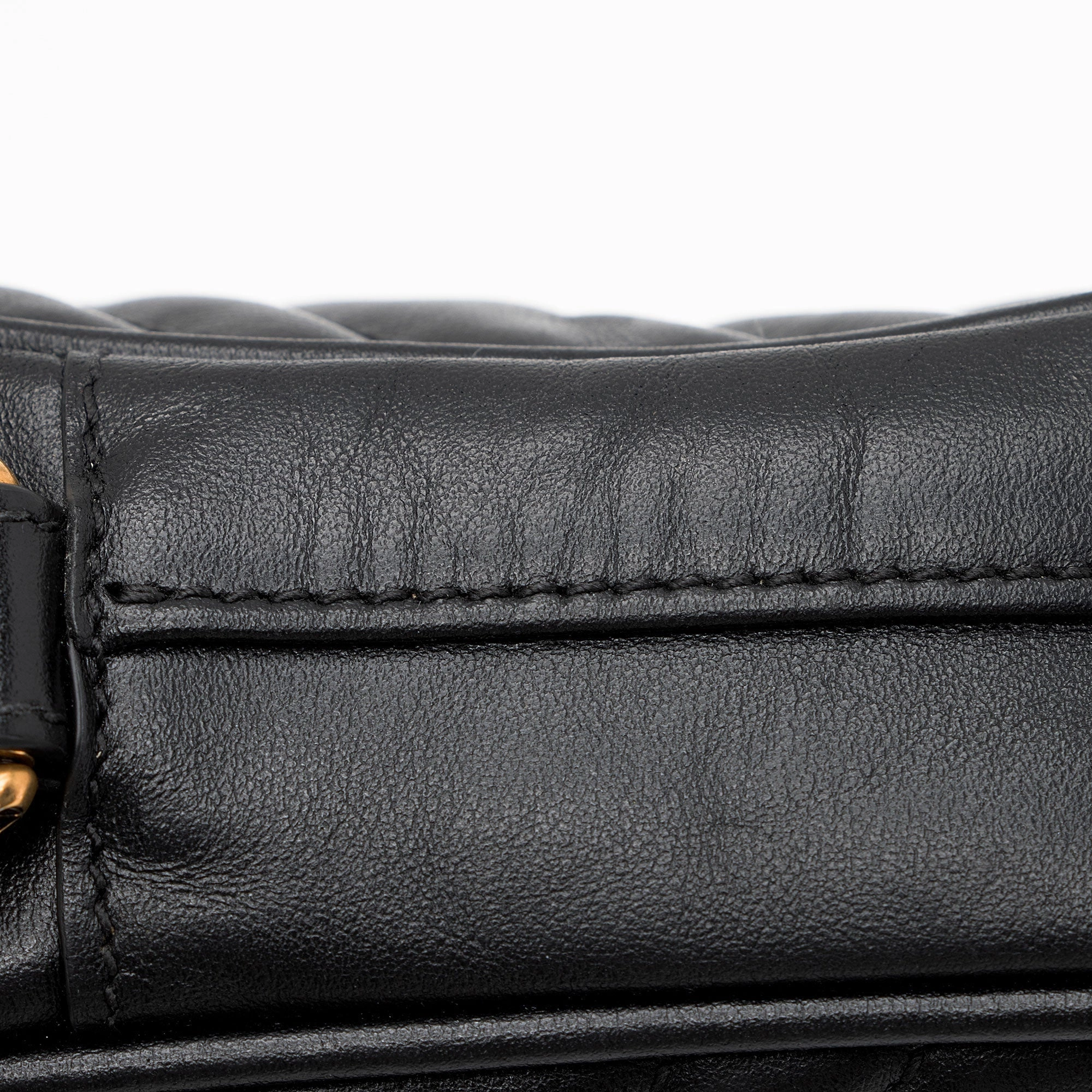 Gucci Matelasse Leather GG Marmont Mini Crossbody Bag (SHF-2UTE9c)
