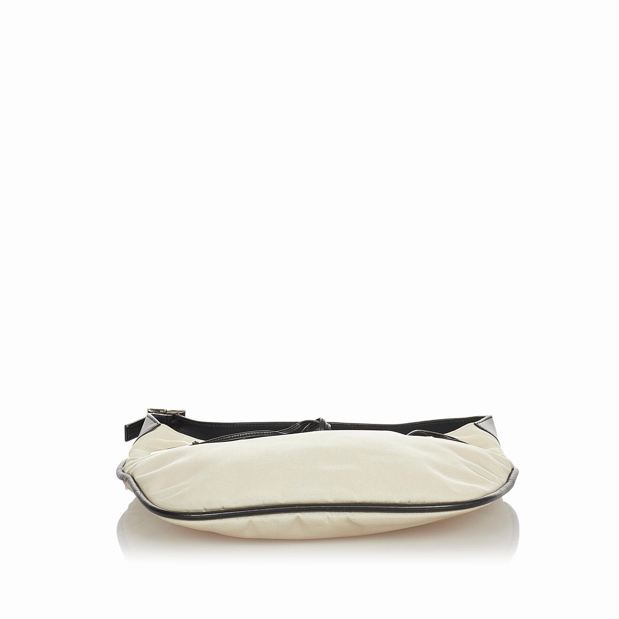 Gucci Nylon Drawstring Shoulder Bag (SHG-31853)