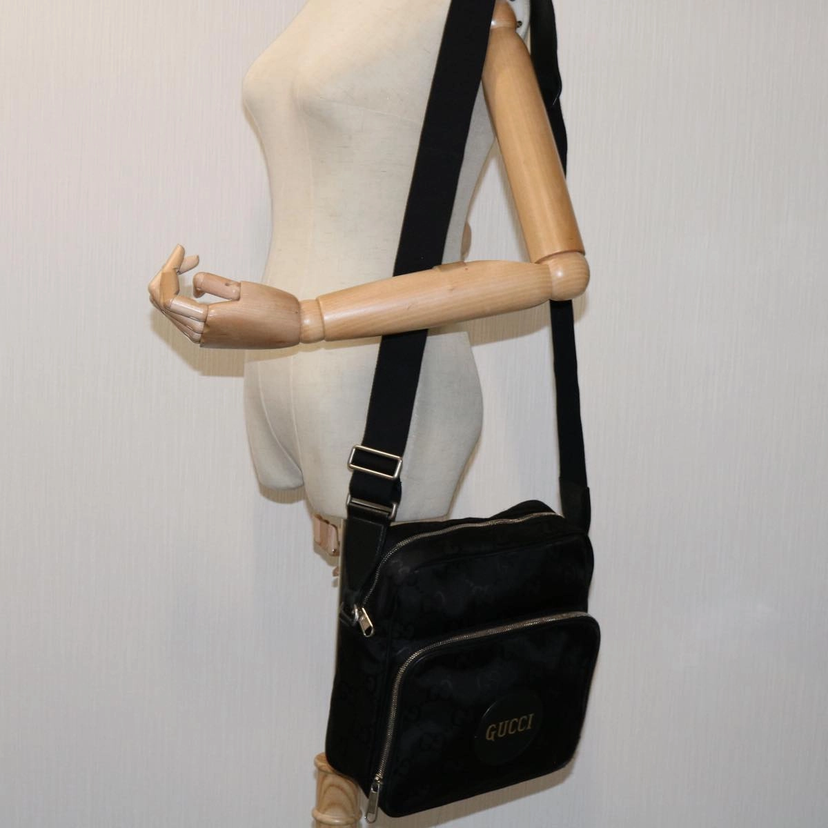 Gucci Off The Grid  Canvas Shoulder Bag ()