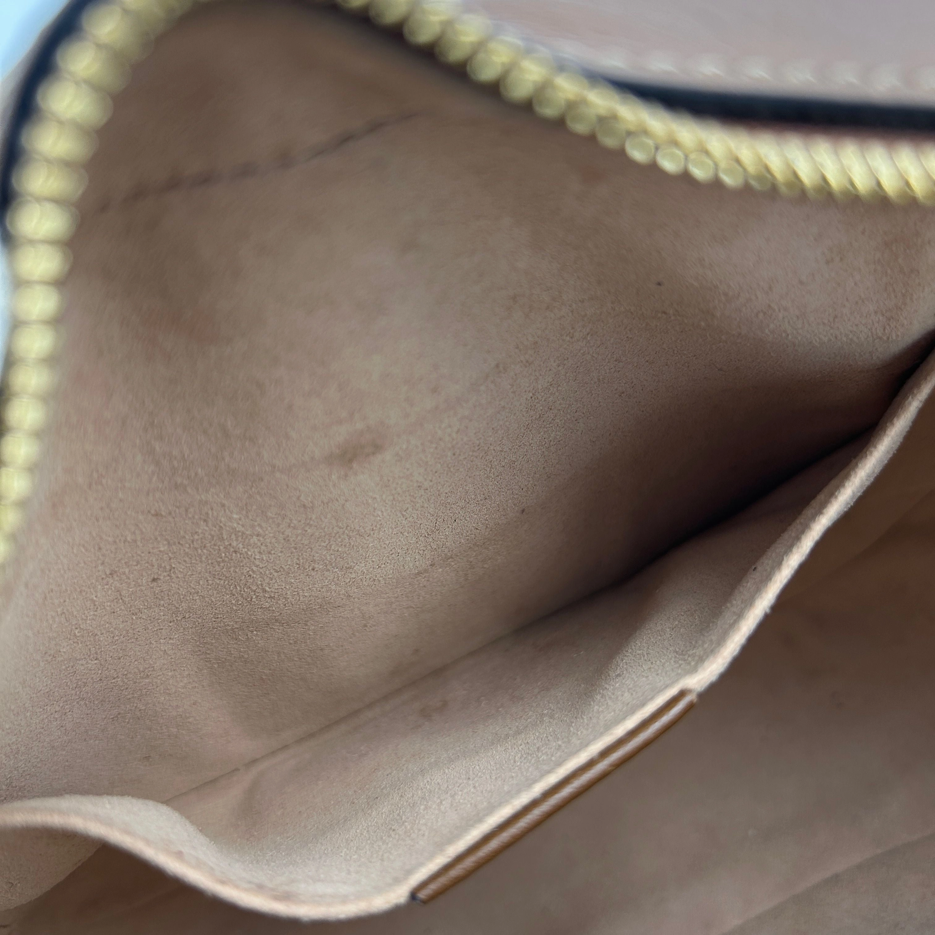 Gucci Pre- 2000-2015 GG Supreme Butterfly Embroidered Camera Crossbody Bag | Brown LA31300