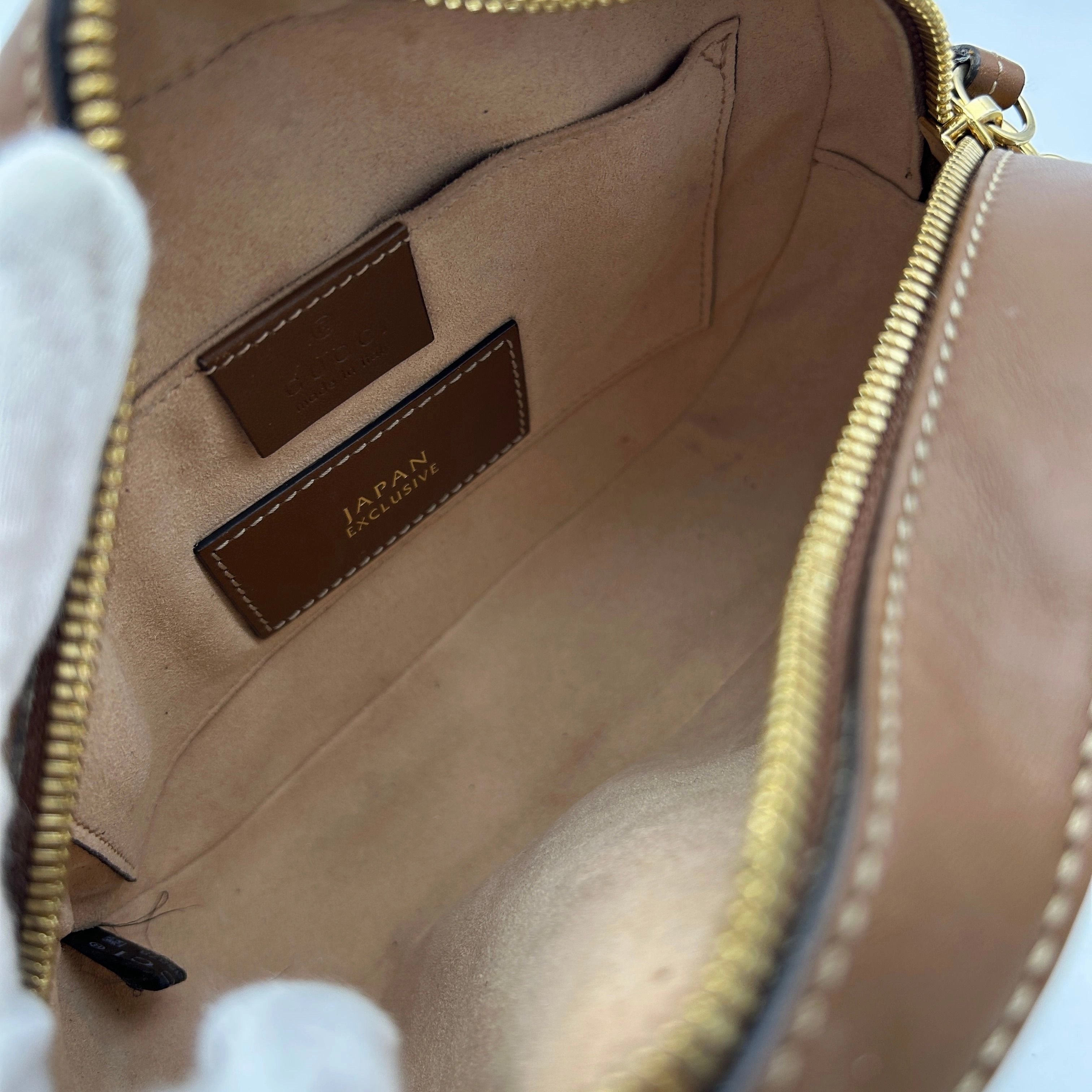 Gucci Pre- 2000-2015 GG Supreme Butterfly Embroidered Camera Crossbody Bag | Brown LA31300