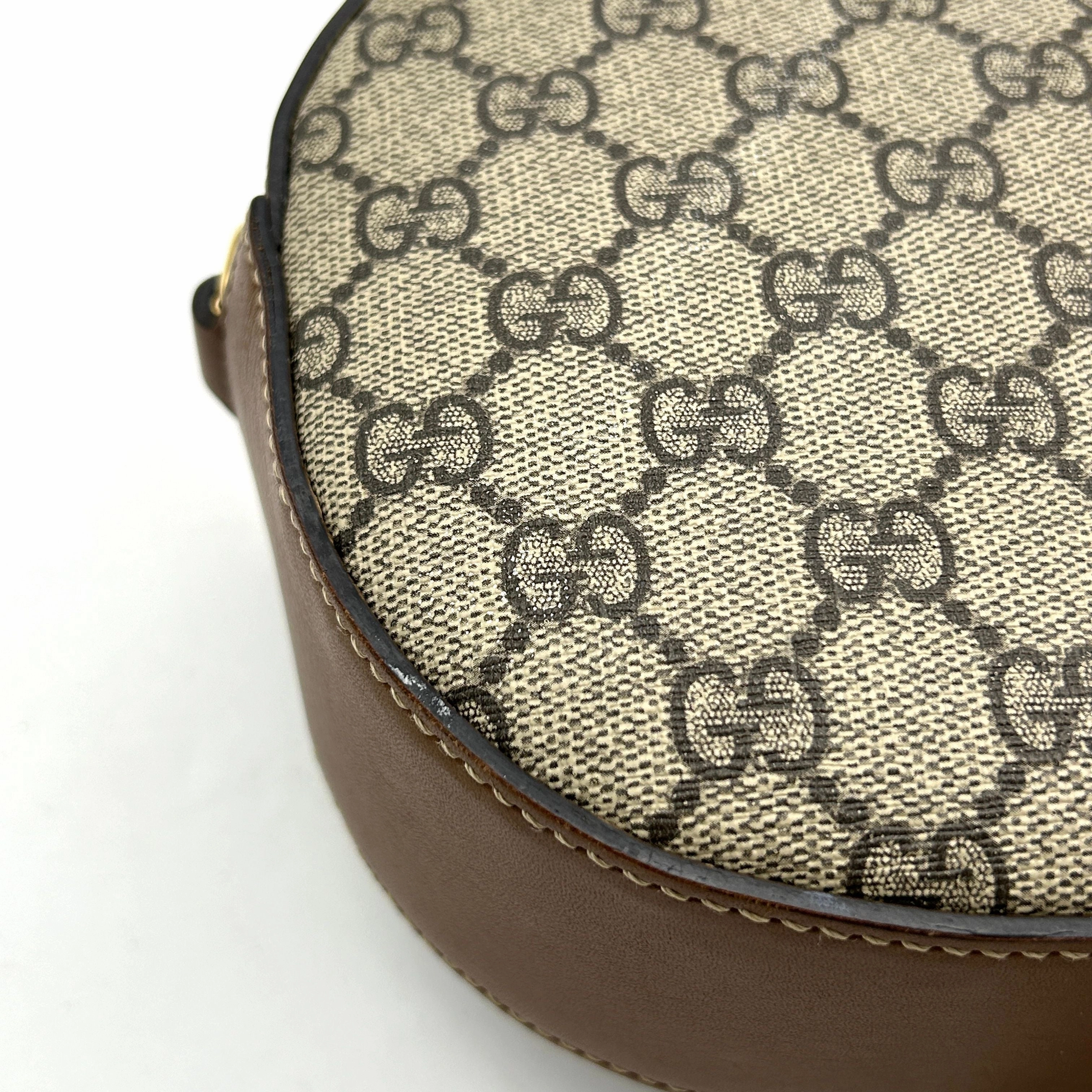 Gucci Pre- 2000-2015 GG Supreme Butterfly Embroidered Camera Crossbody Bag | Brown LA31300