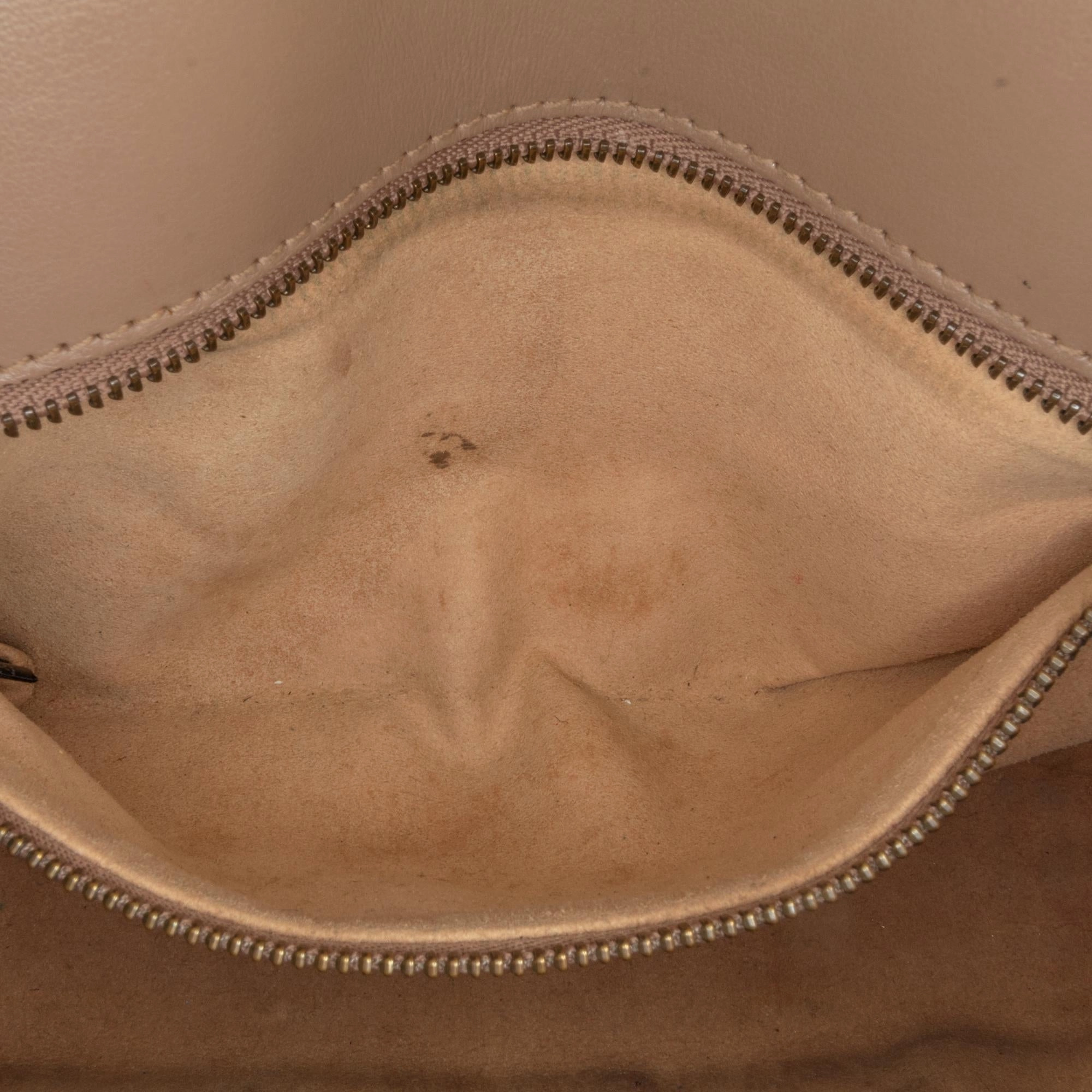 Gucci Small GG Marmont Matelasse Crossbody Bag (SHG-WEebbv)