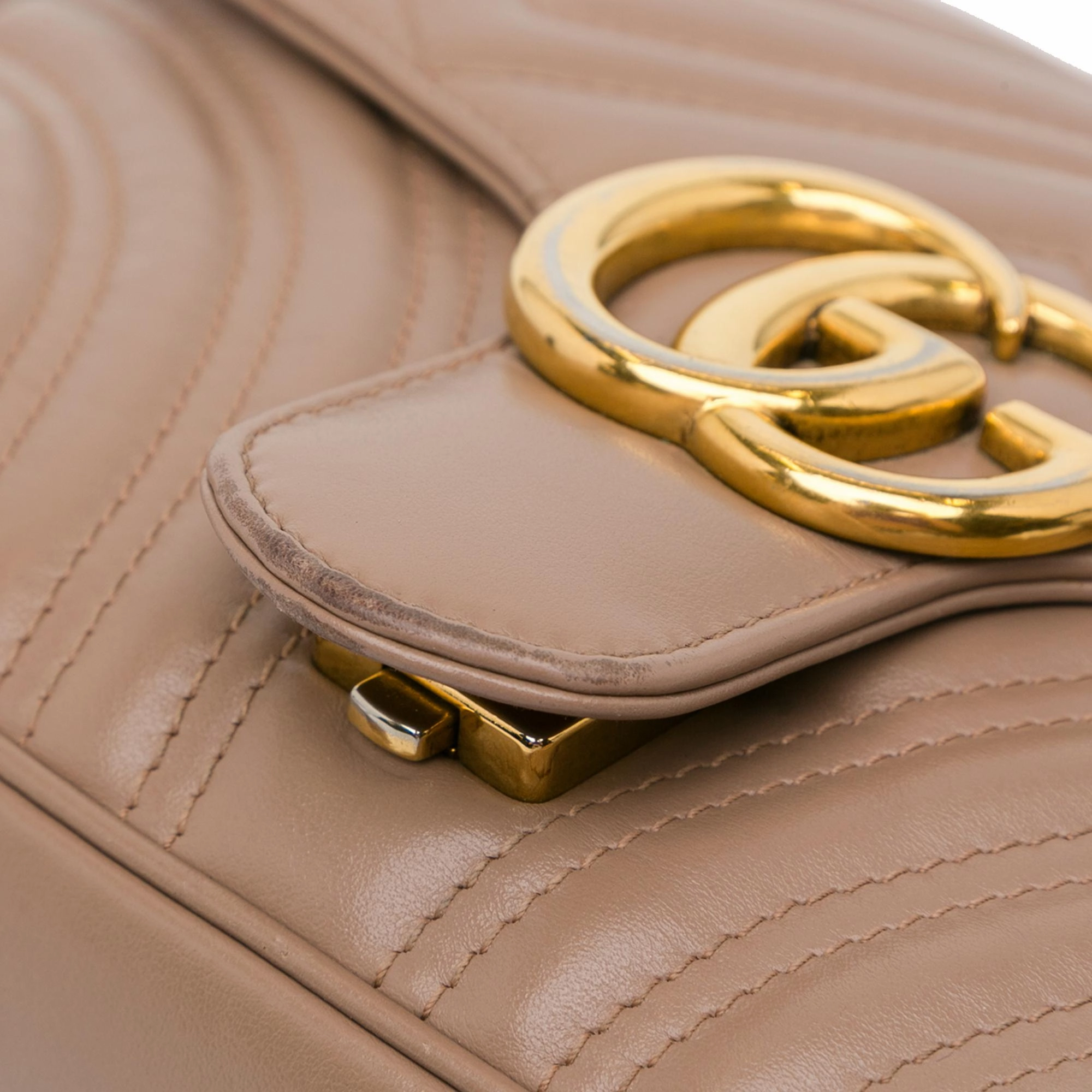 Gucci Small GG Marmont Matelasse Crossbody Bag (SHG-WEebbv)