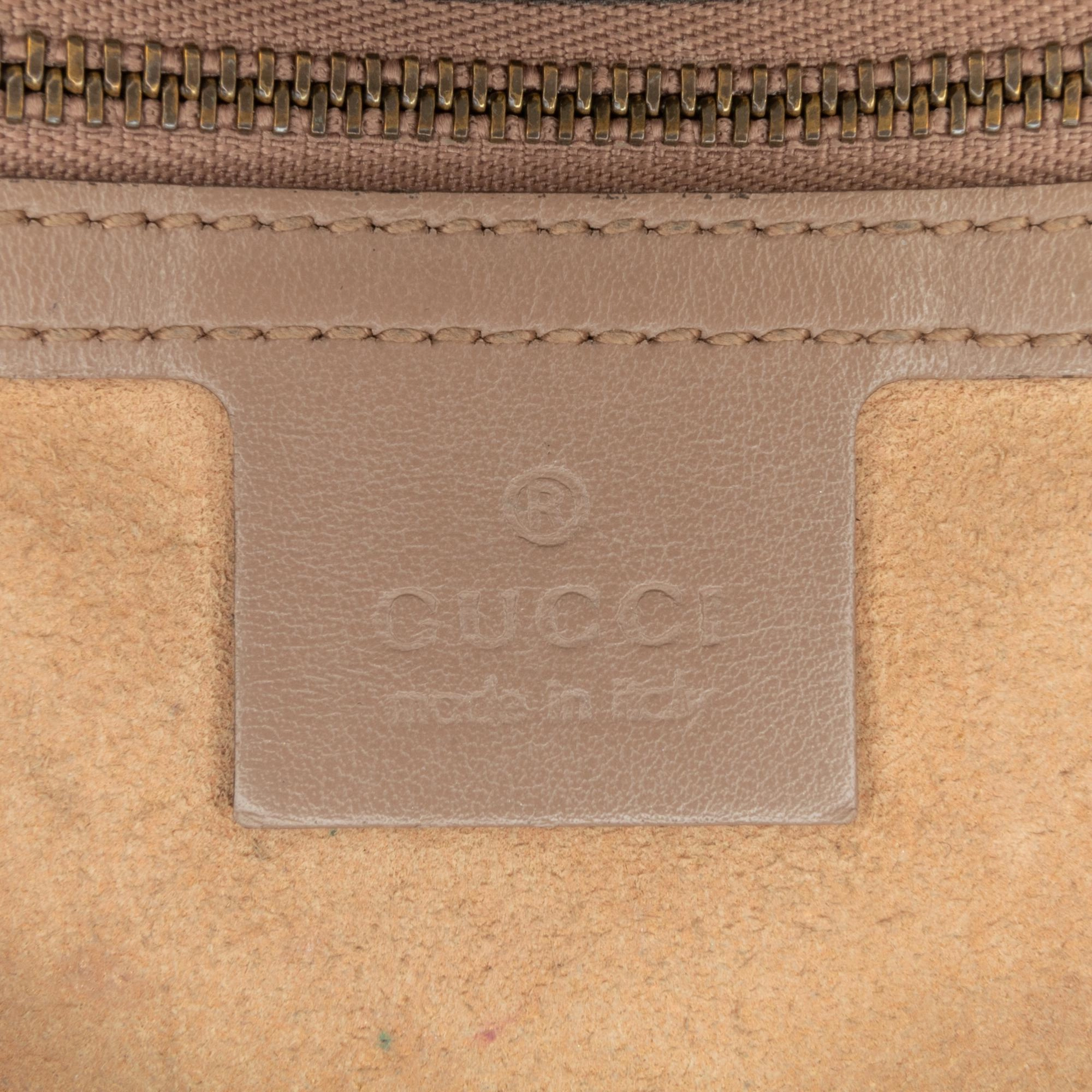 Gucci Small GG Marmont Matelasse Crossbody Bag (SHG-WEebbv)