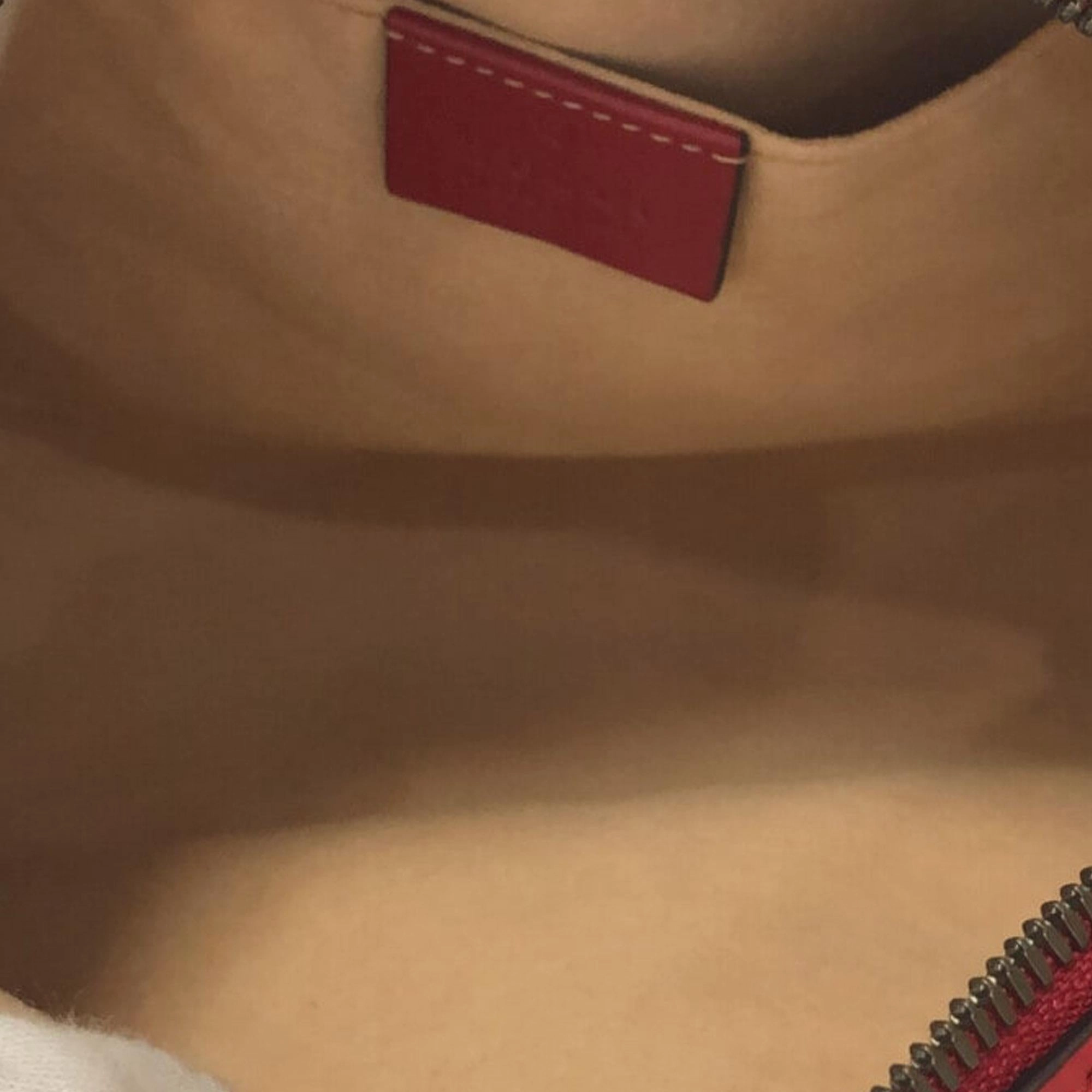 Gucci Small GG Marmont Matelasse Crossbody (SHG-NUxC1I)