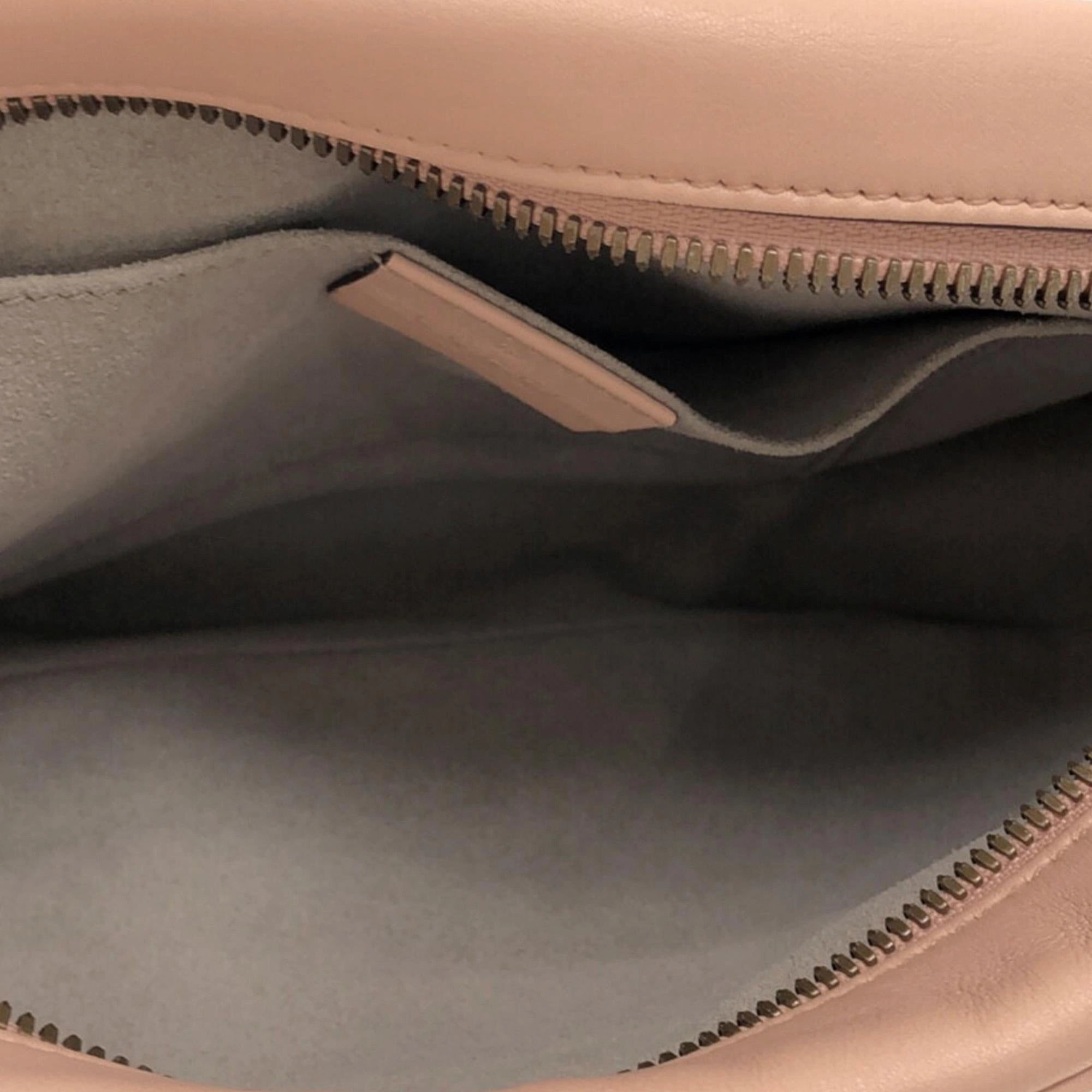 Gucci Small GG Marmont Matelasse Crossbody (SHG-Nzgu8j)