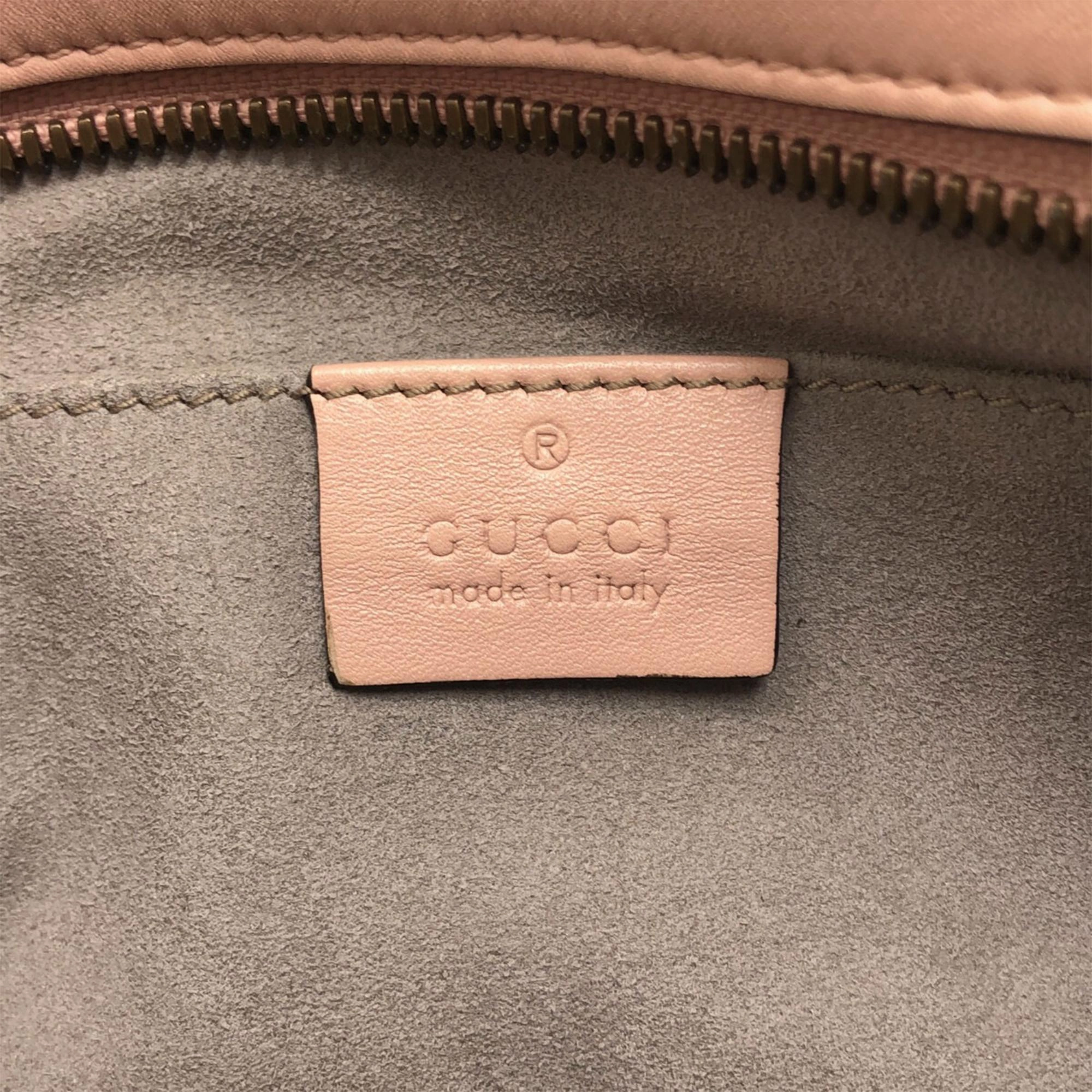 Gucci Small GG Marmont Matelasse Crossbody (SHG-Nzgu8j)