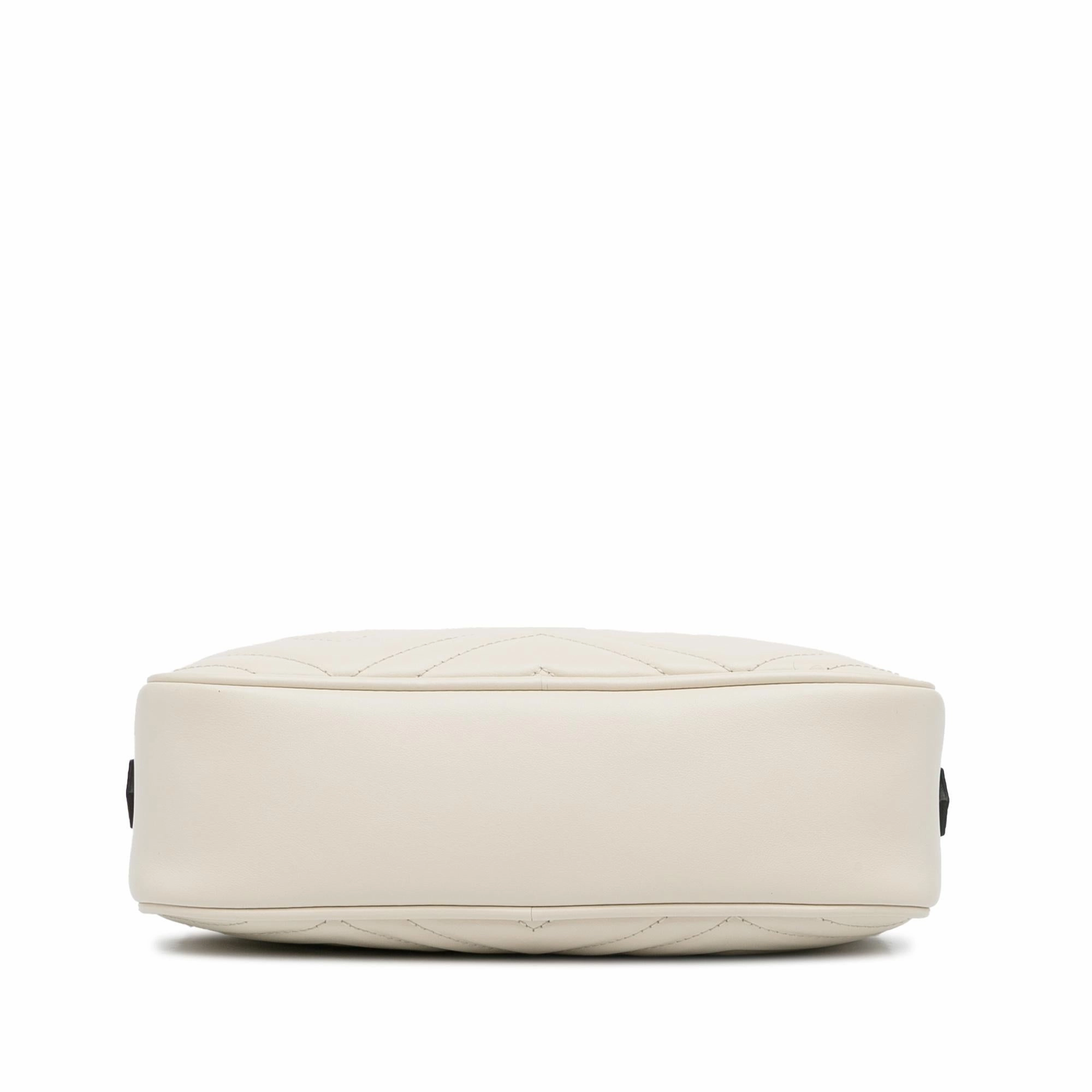Gucci Small GG Marmont Matelasse Crossbody (SHG-XJh1aH)