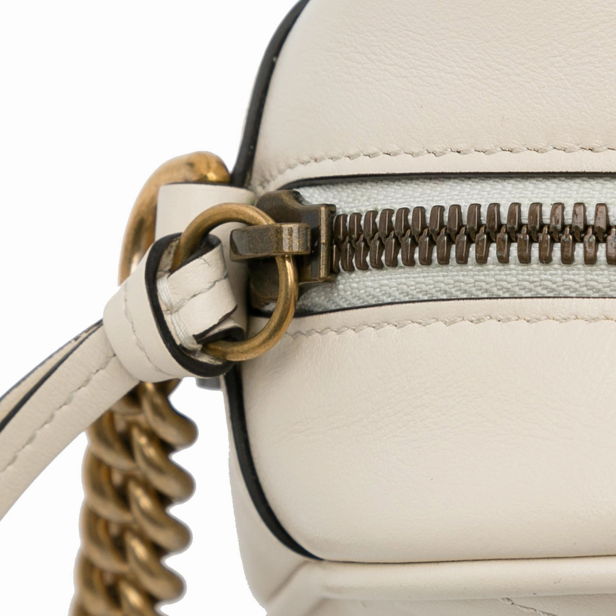 Gucci Small GG Marmont Matelasse Crossbody (SHG-XJh1aH)