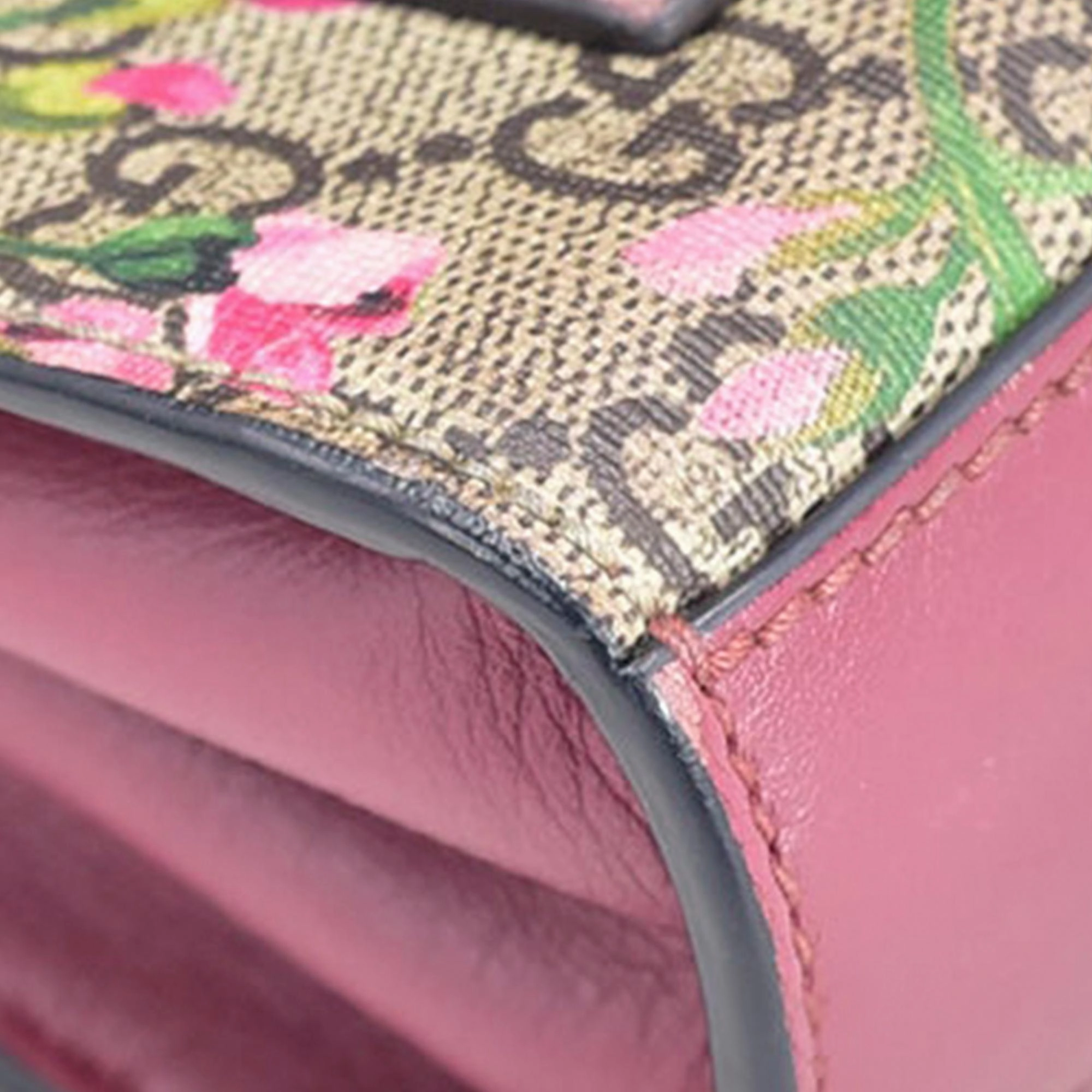 Gucci Small GG Supreme Blooms Padlock Crossbody (SHG-uGapP0)