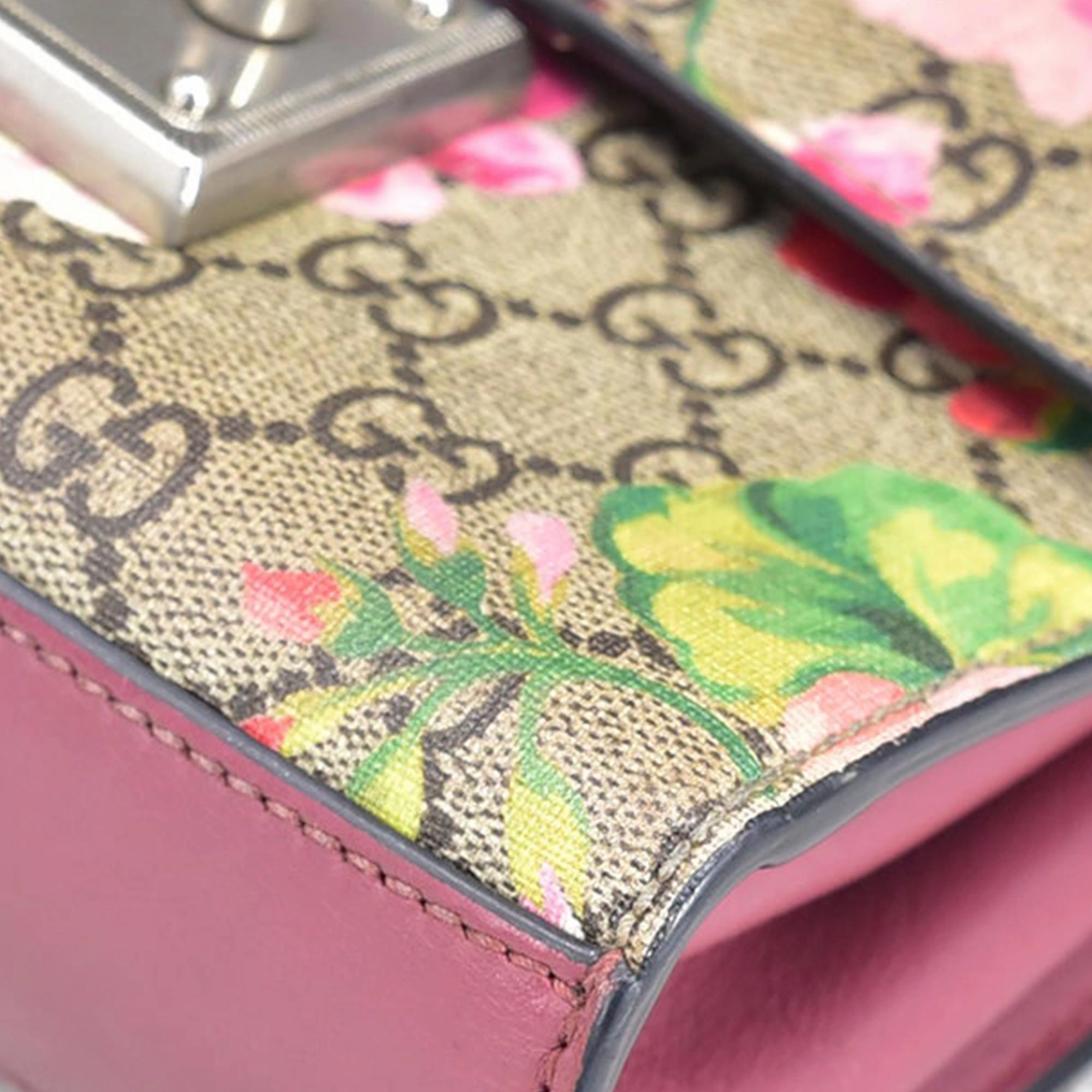 Gucci Small GG Supreme Blooms Padlock Crossbody (SHG-uGapP0)