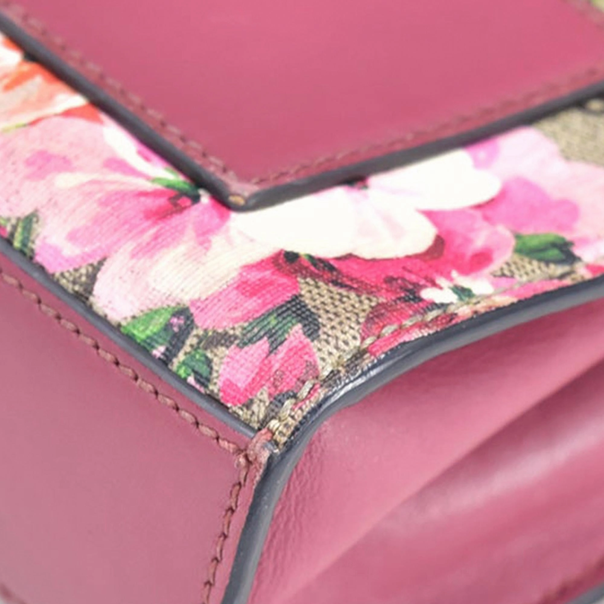 Gucci Small GG Supreme Blooms Padlock Crossbody (SHG-uGapP0)
