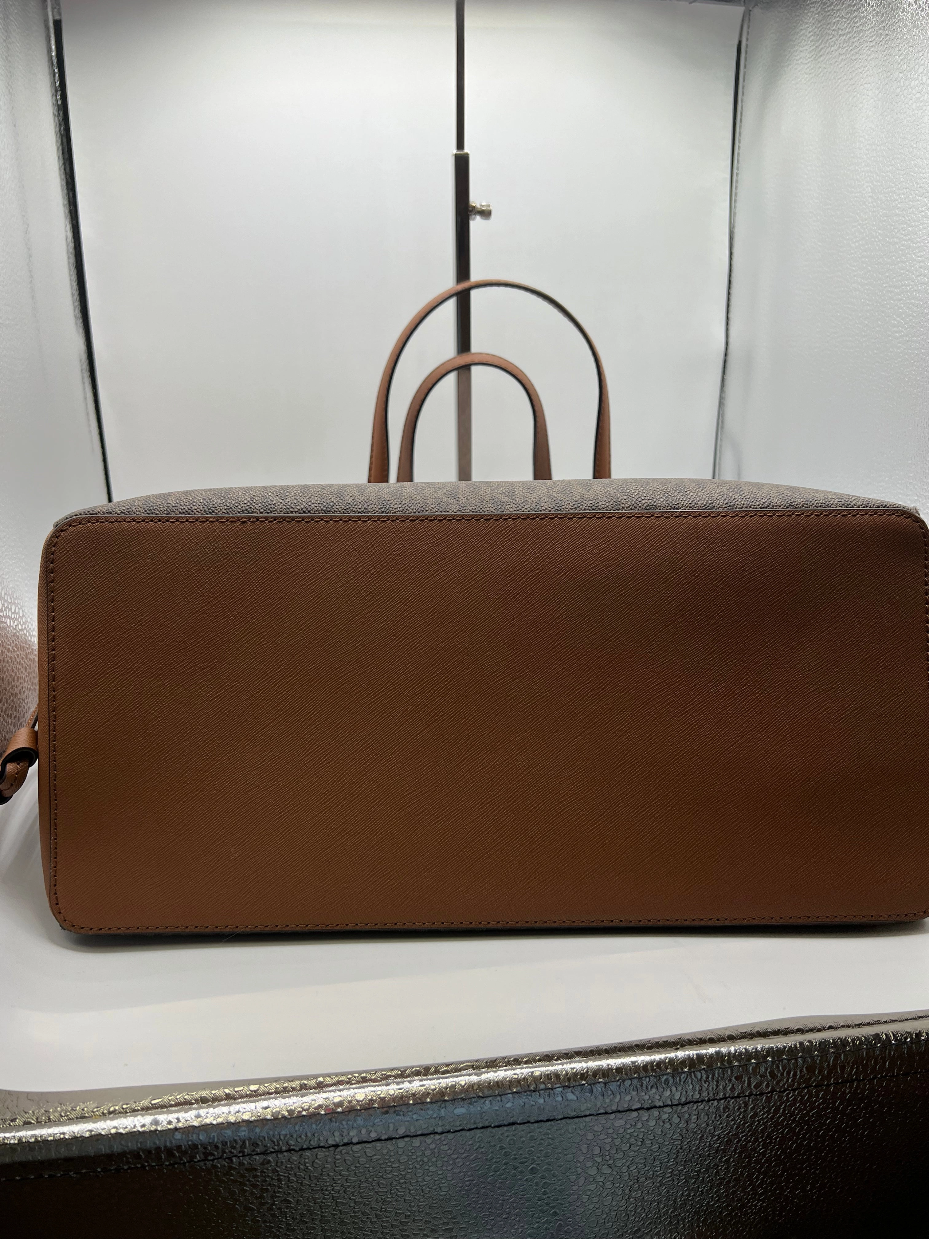HANDBAG DESIGNER by MICHAEL KORS In BROWN, Size: LARGE