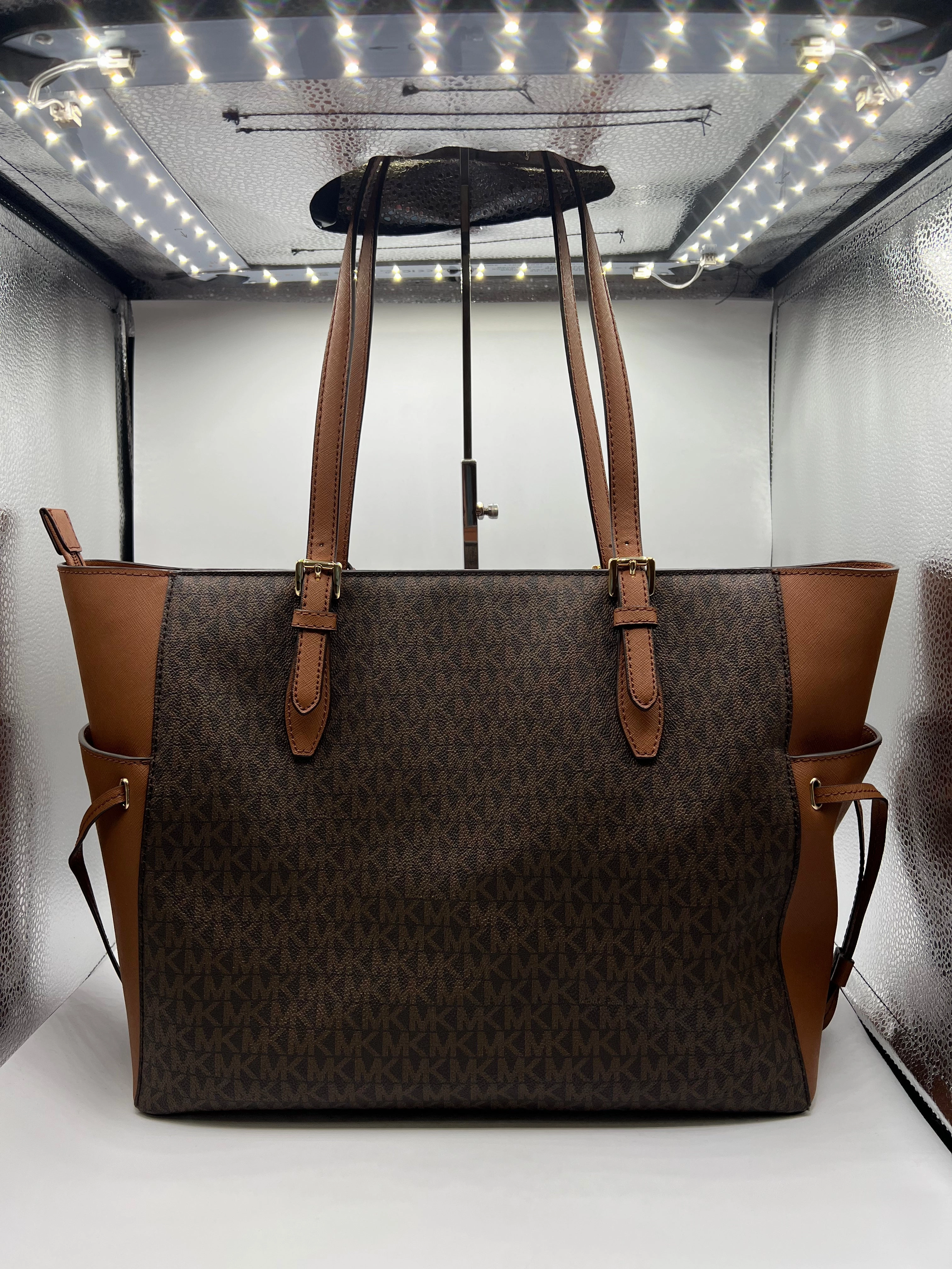 HANDBAG DESIGNER by MICHAEL KORS In BROWN, Size: LARGE