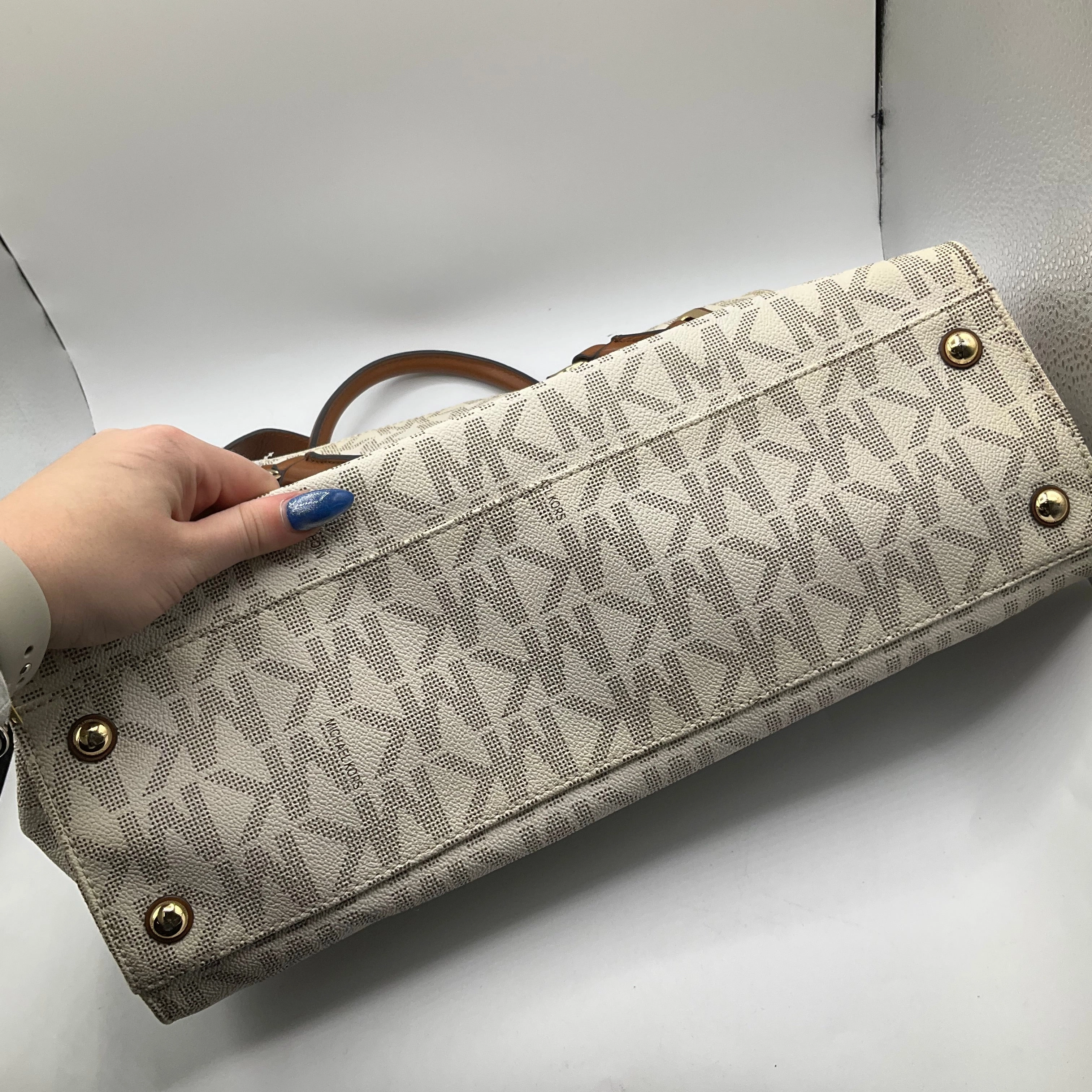 Handbag Designer By Michael Kors, Size: Medium