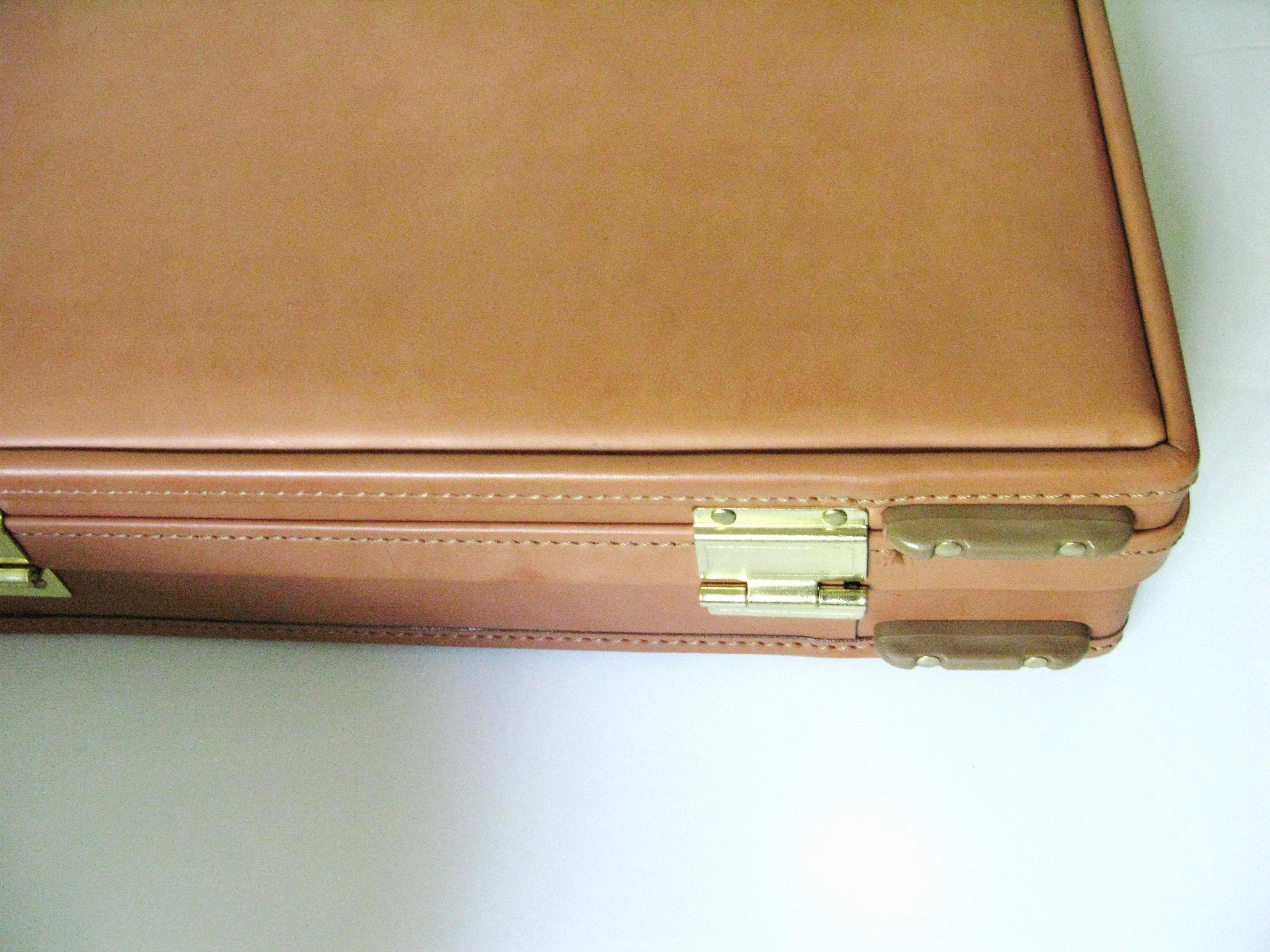 Hartmann Belting Leather Deluxe Slimline Attache Briefcase with Fan File 5800