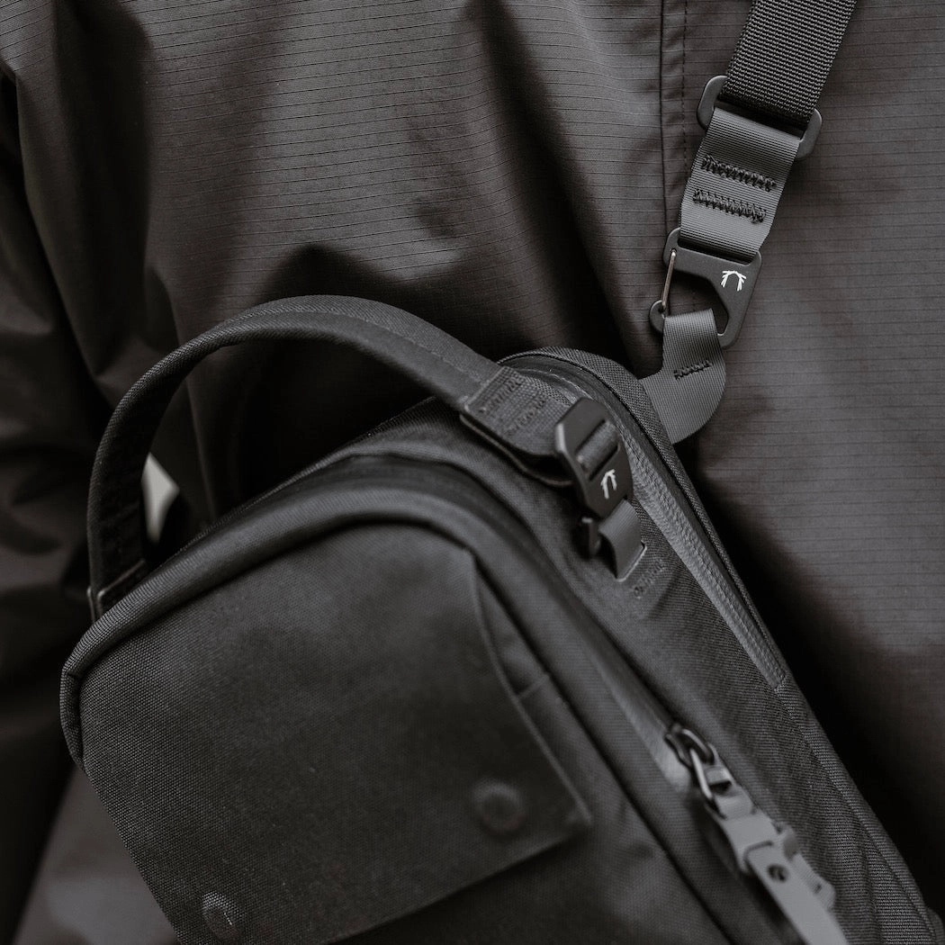 Kompak 5L Crossbody Bag - Black Ember