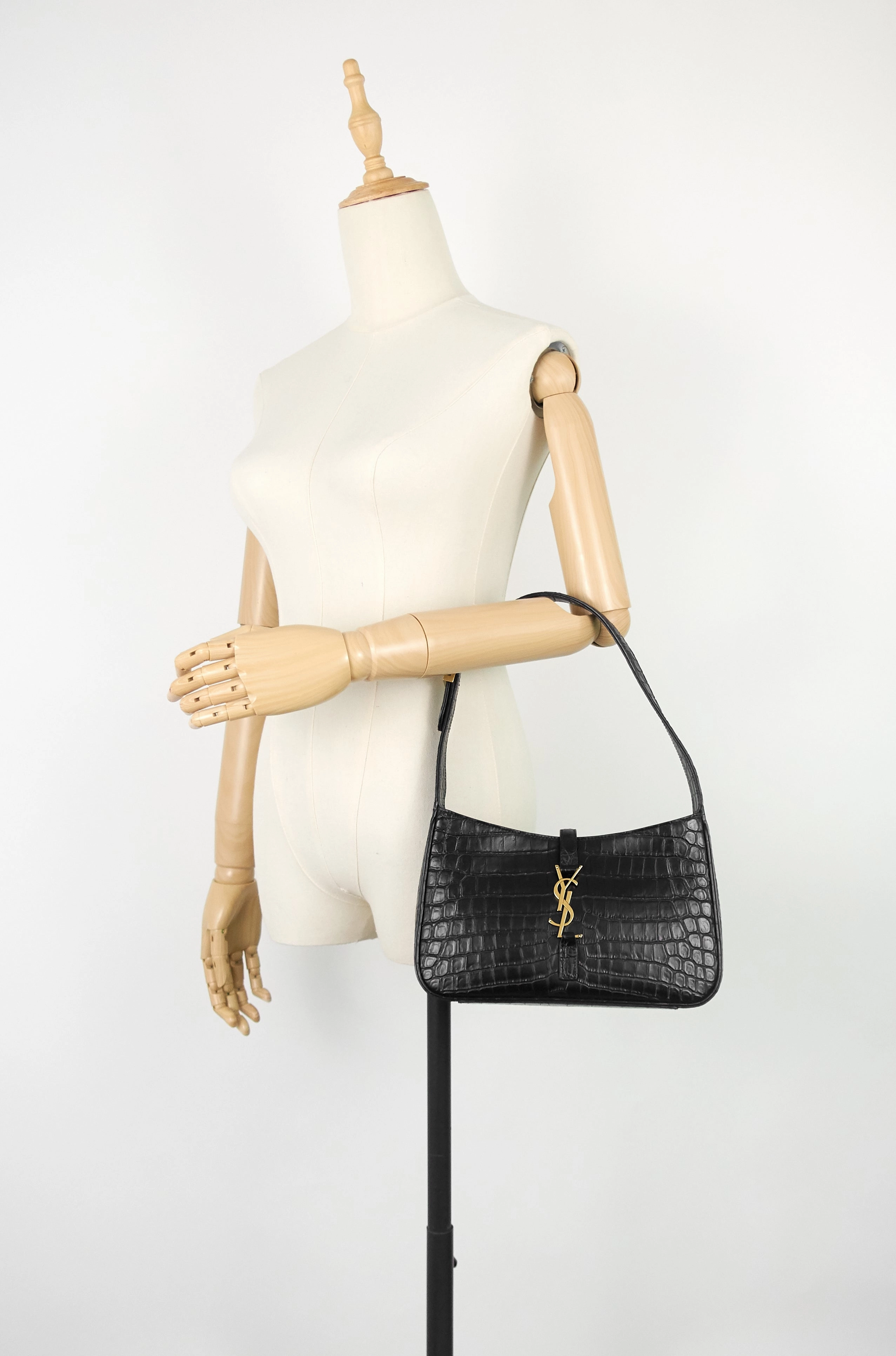 Le 5  7 Croc Embossed Calfskin Leather Hobo Bag