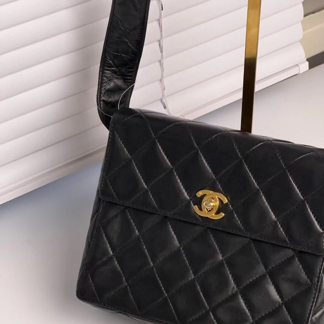 Leather crossbody bag Chanel Black in Leather MR21032025437294