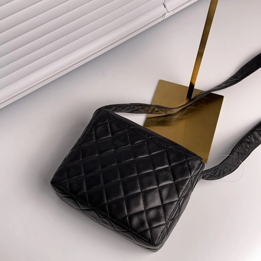 Leather crossbody bag Chanel Black in Leather MR21032025437294