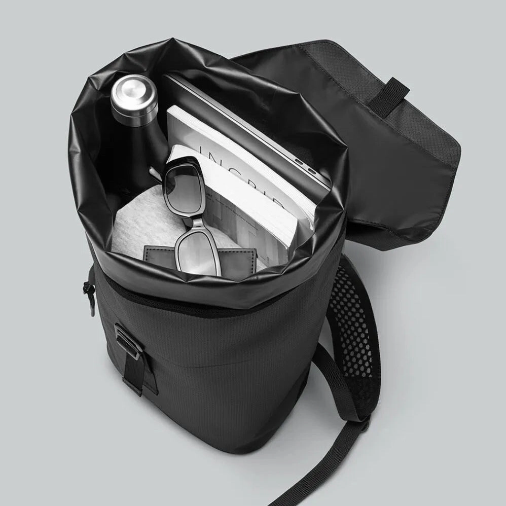 Lightweight DuoSeal Flap Backpack 14