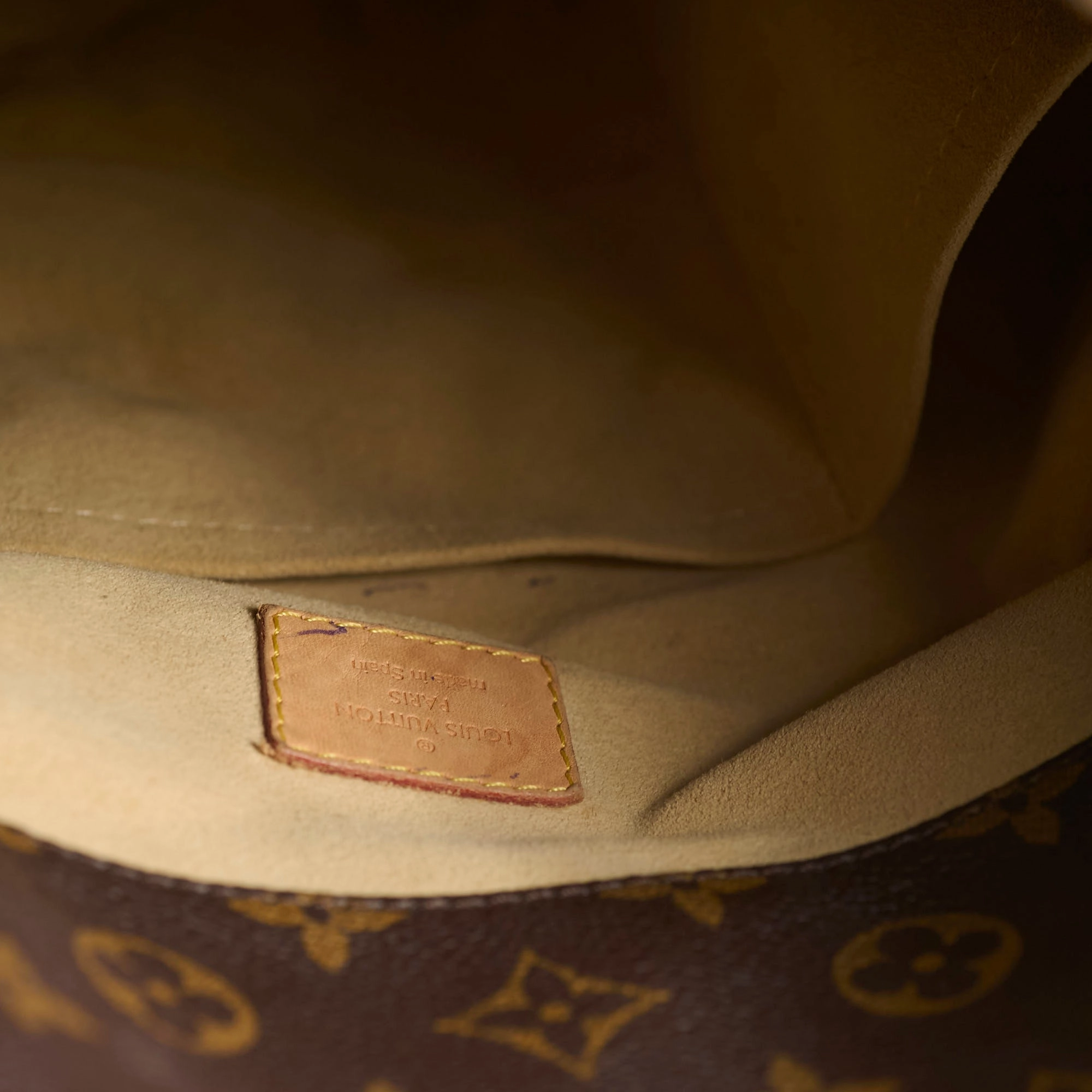 Louis Vuitton Artsy MM Monogram