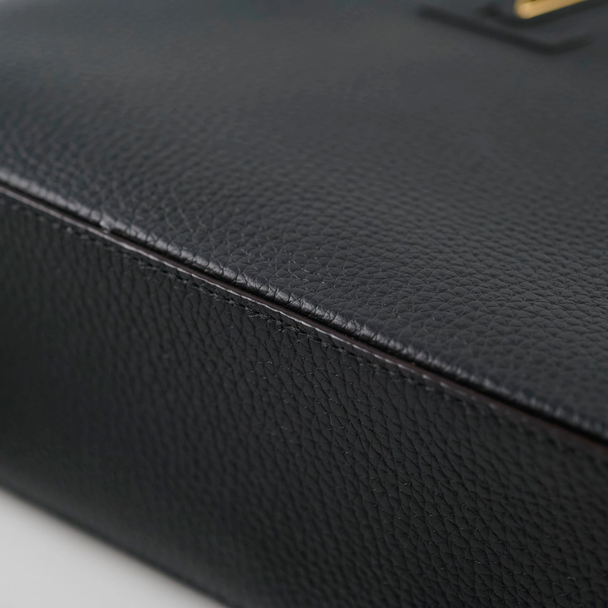 Louis Vuitton Capucines BB Black