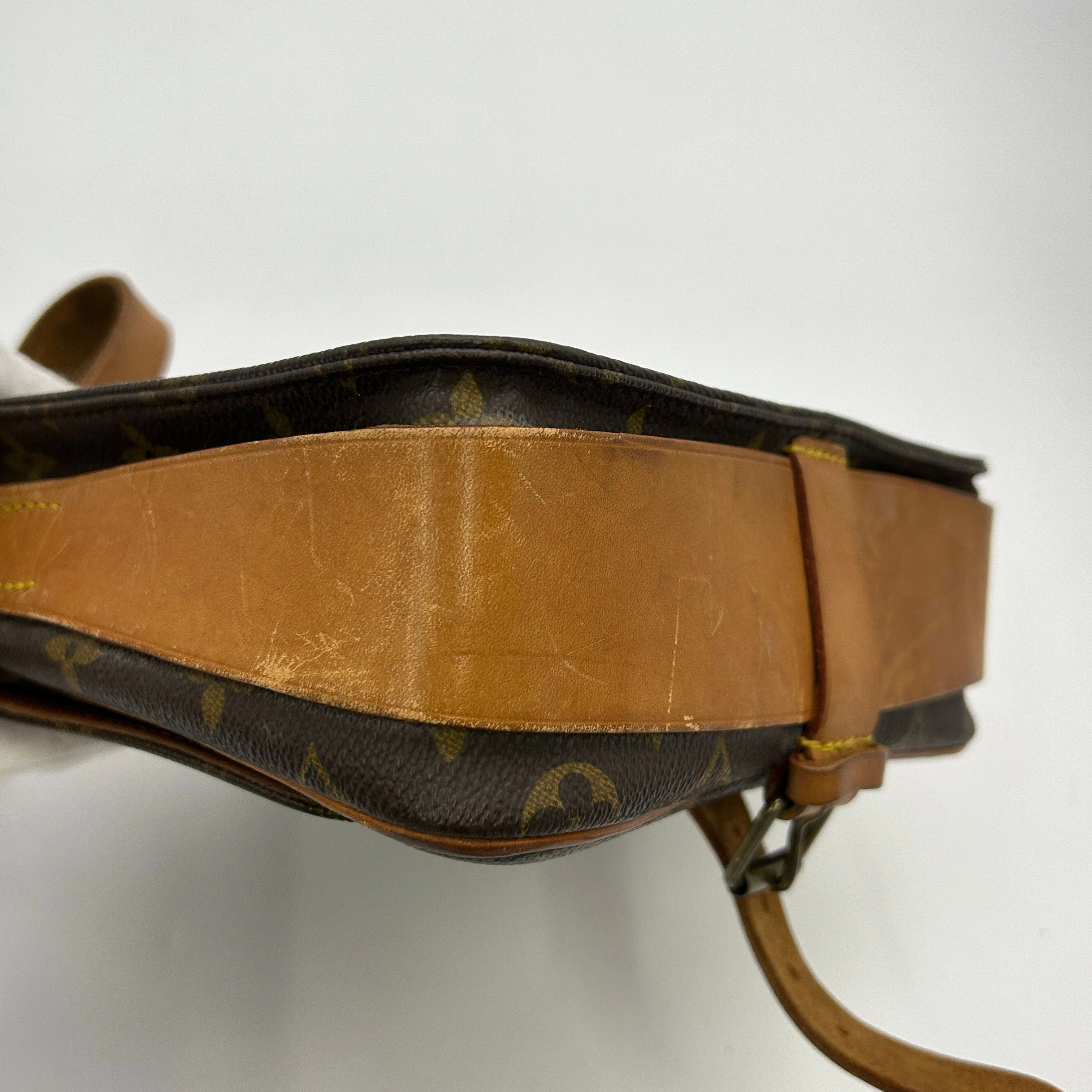Louis Vuitton Cartouchiere MM Bag Crossbody Purse YVEAE952