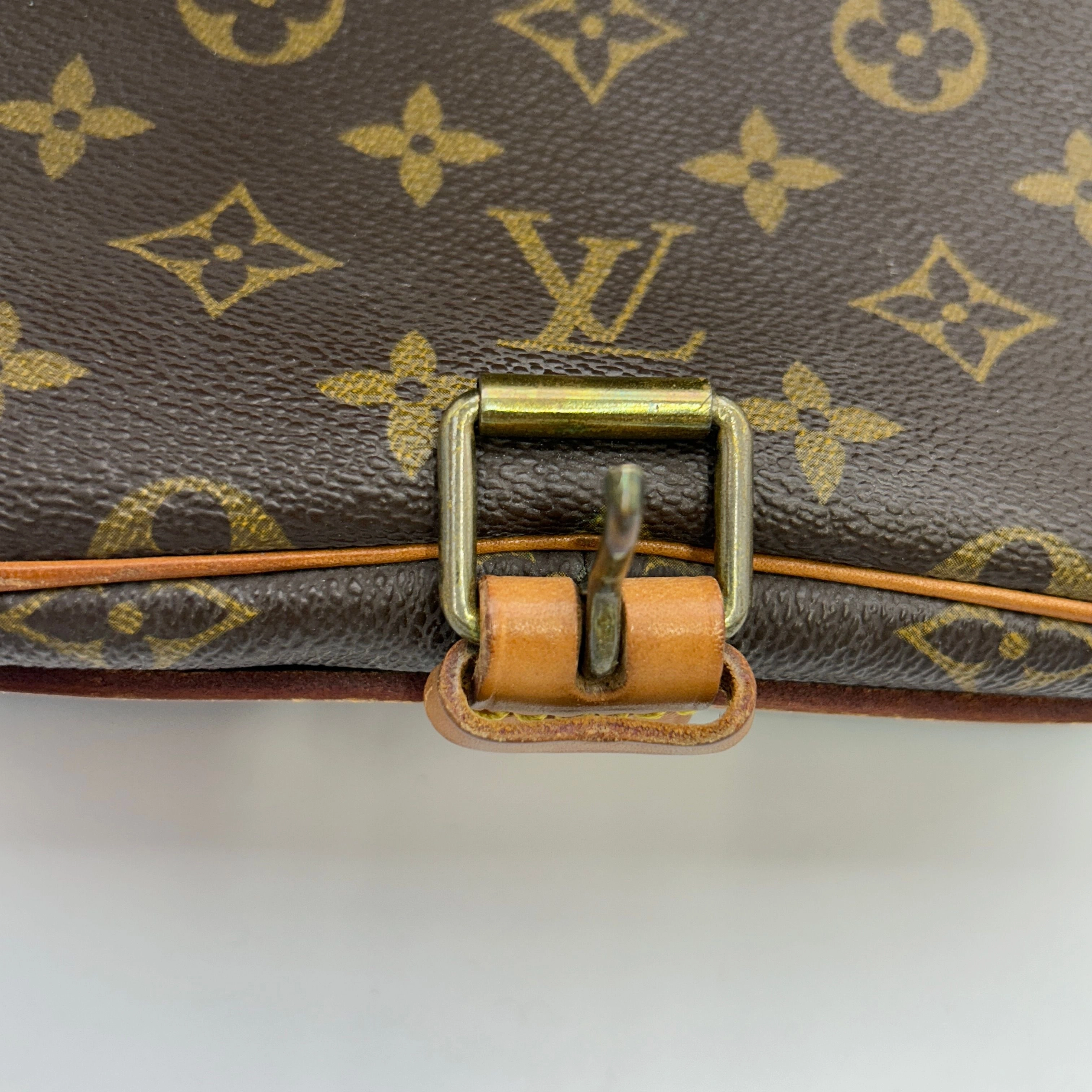 Louis Vuitton Cartouchiere MM Bag Crossbody Purse YVEAE952