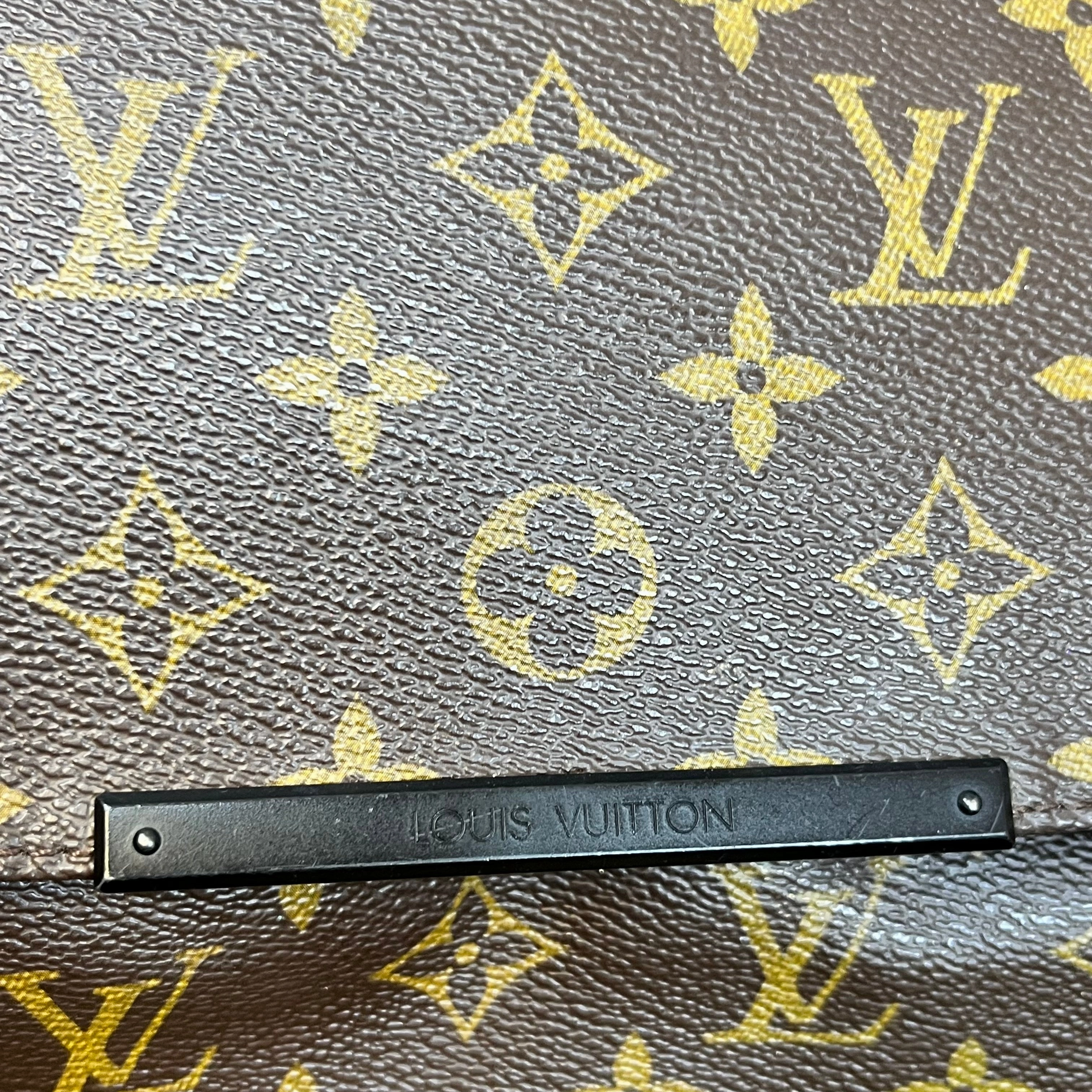 LOUIS VUITTON District MM Monogram Macassar Canvas Messenger Bag
