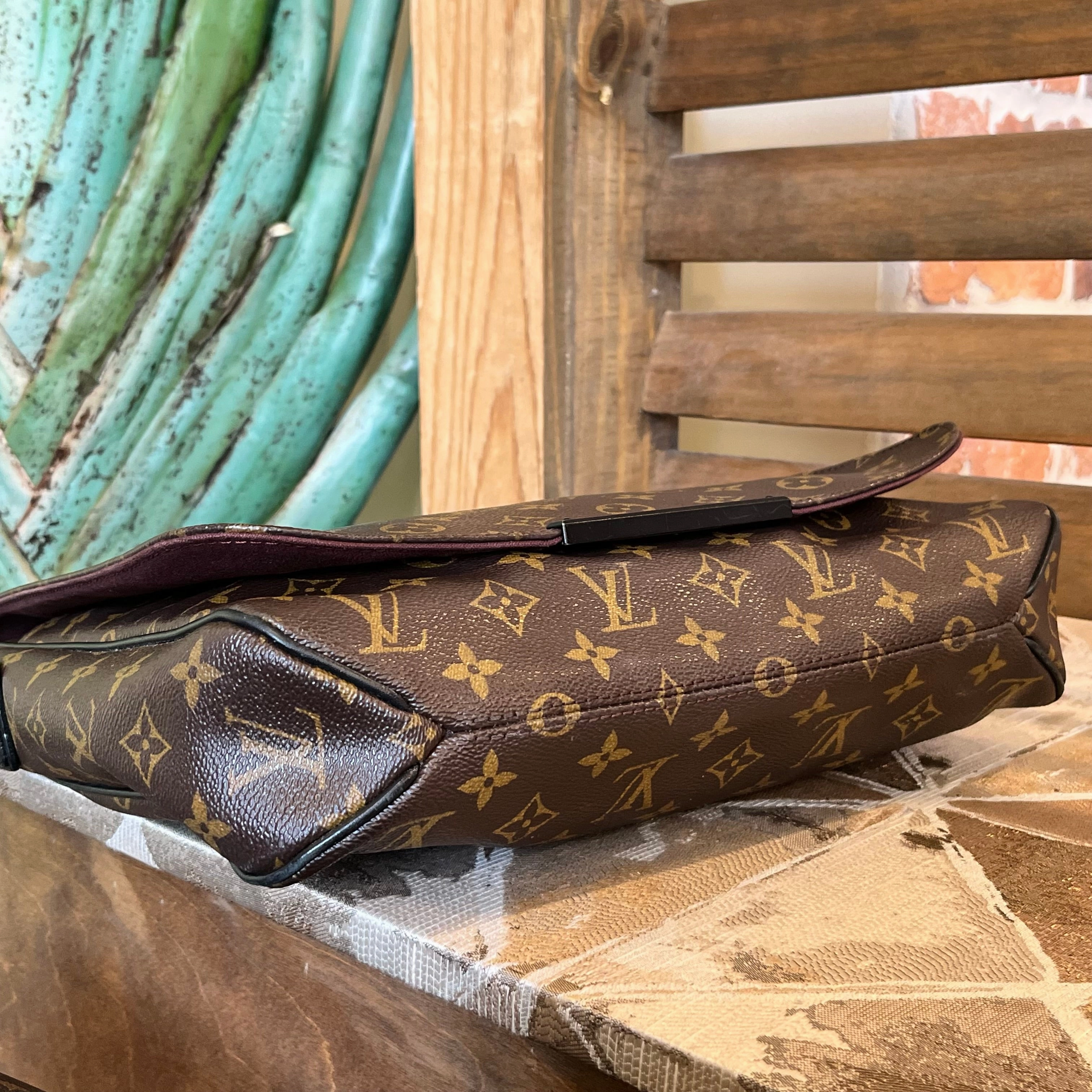 LOUIS VUITTON District MM Monogram Macassar Canvas Messenger Bag